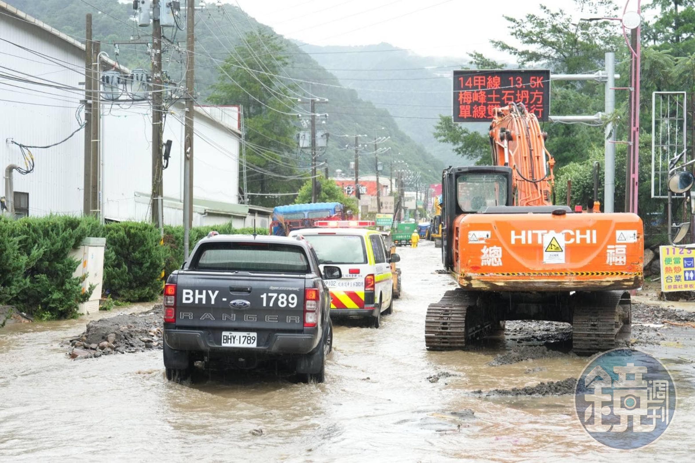 南投縣仁愛鄉受颱風影響暴雨淹水，連續停課7天後，今再宣布明上班停課。（翻攝自許淑華臉書）