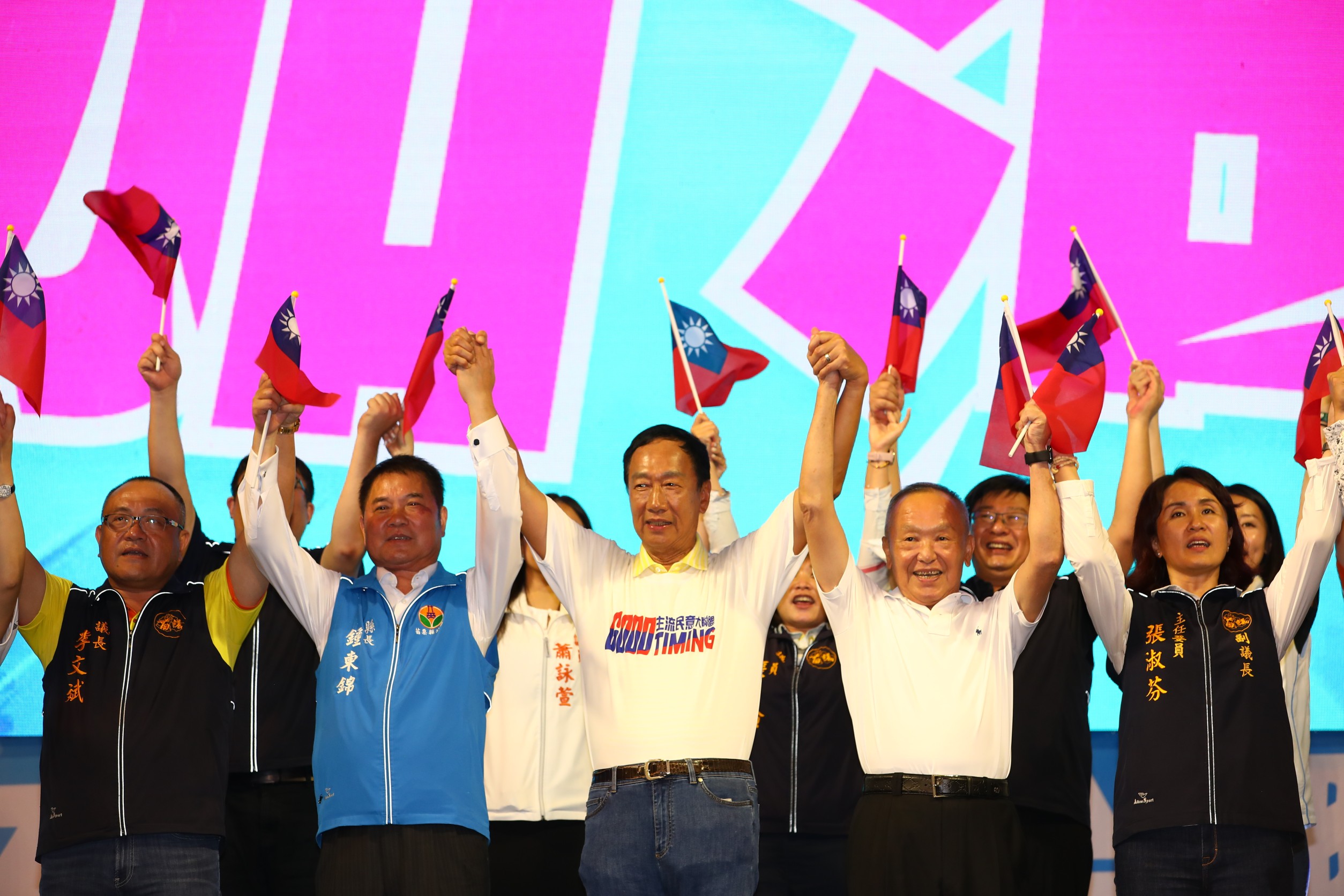 前苗栗縣長徐耀昌力挺郭台銘角逐2024總統，呼籲選民不只要下架民進黨，更要下架國民黨。