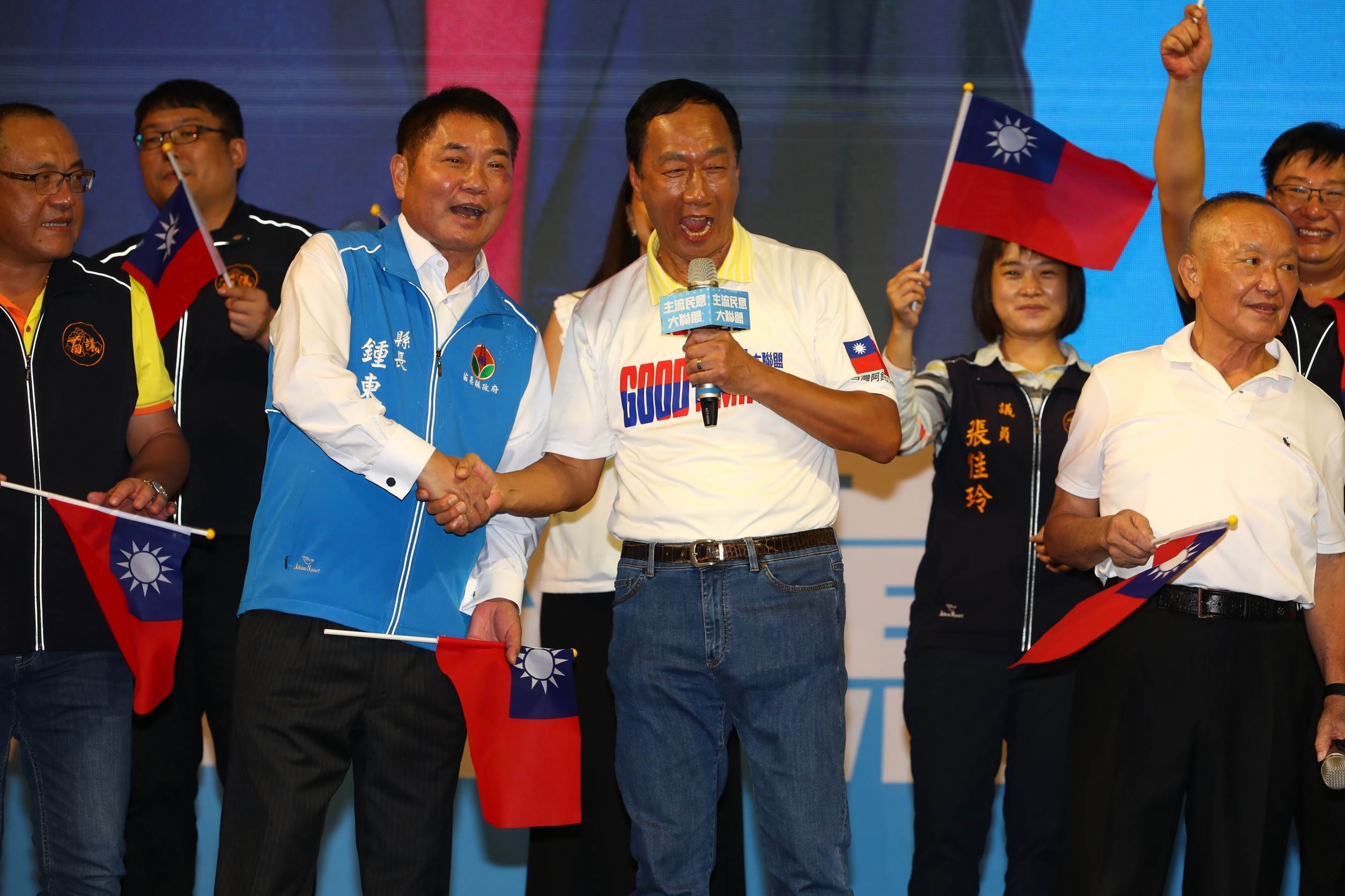 前苗栗縣長徐耀昌力挺郭台銘角逐2024總統，呼籲選民不只要下架民進黨，更要下架國民黨。