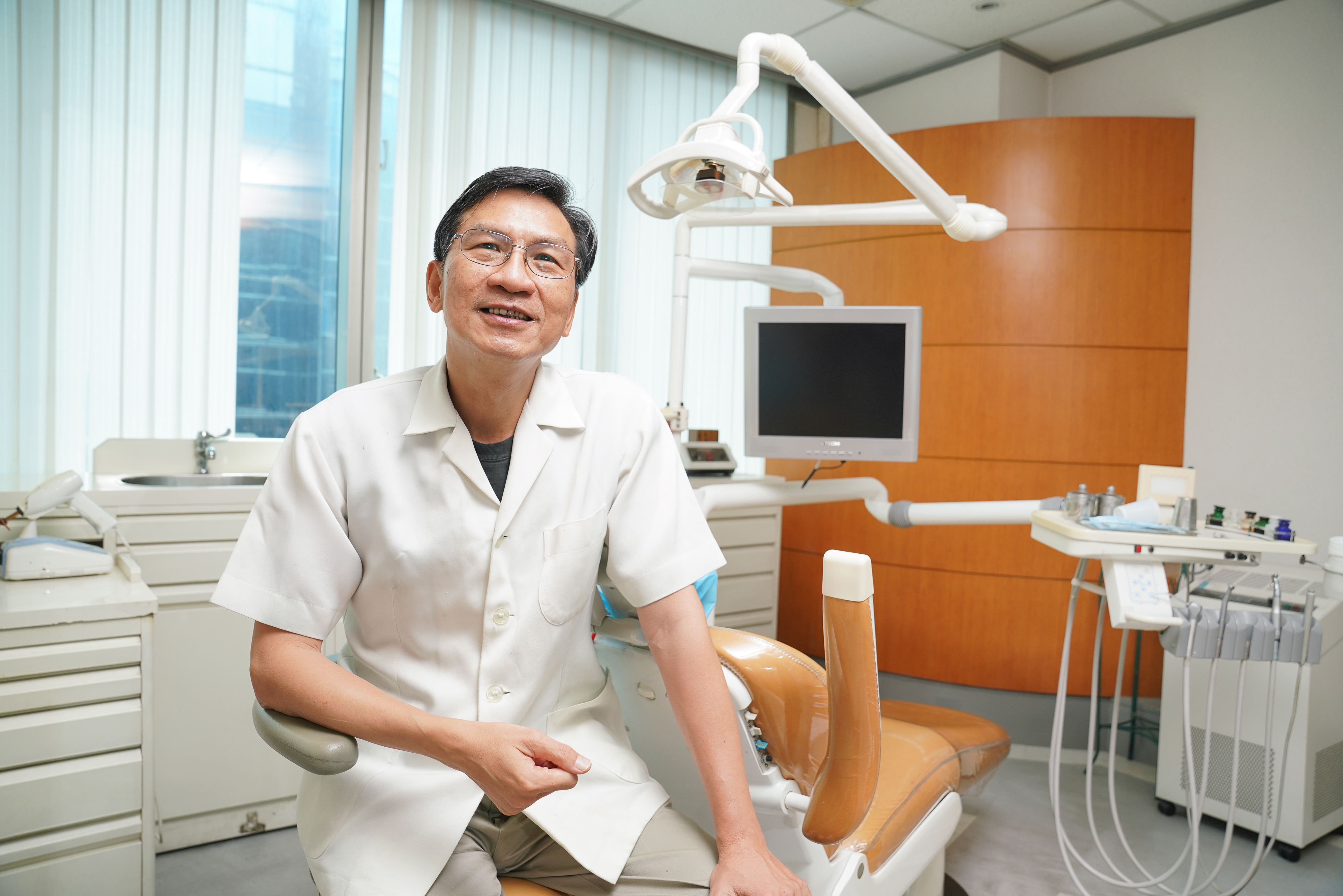 牙醫師李偉文召集23位好友、每人出資500萬元在台南市蛋黃區買地蓋屋，共居共老。