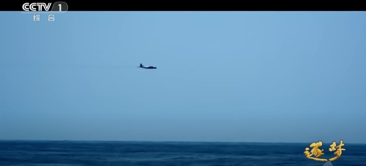 配合8月1日解放軍建軍節，央視一連播出8集節目，展示圍島軍演內容。（翻攝自CCTV中國中央電視台YouTube頻道）