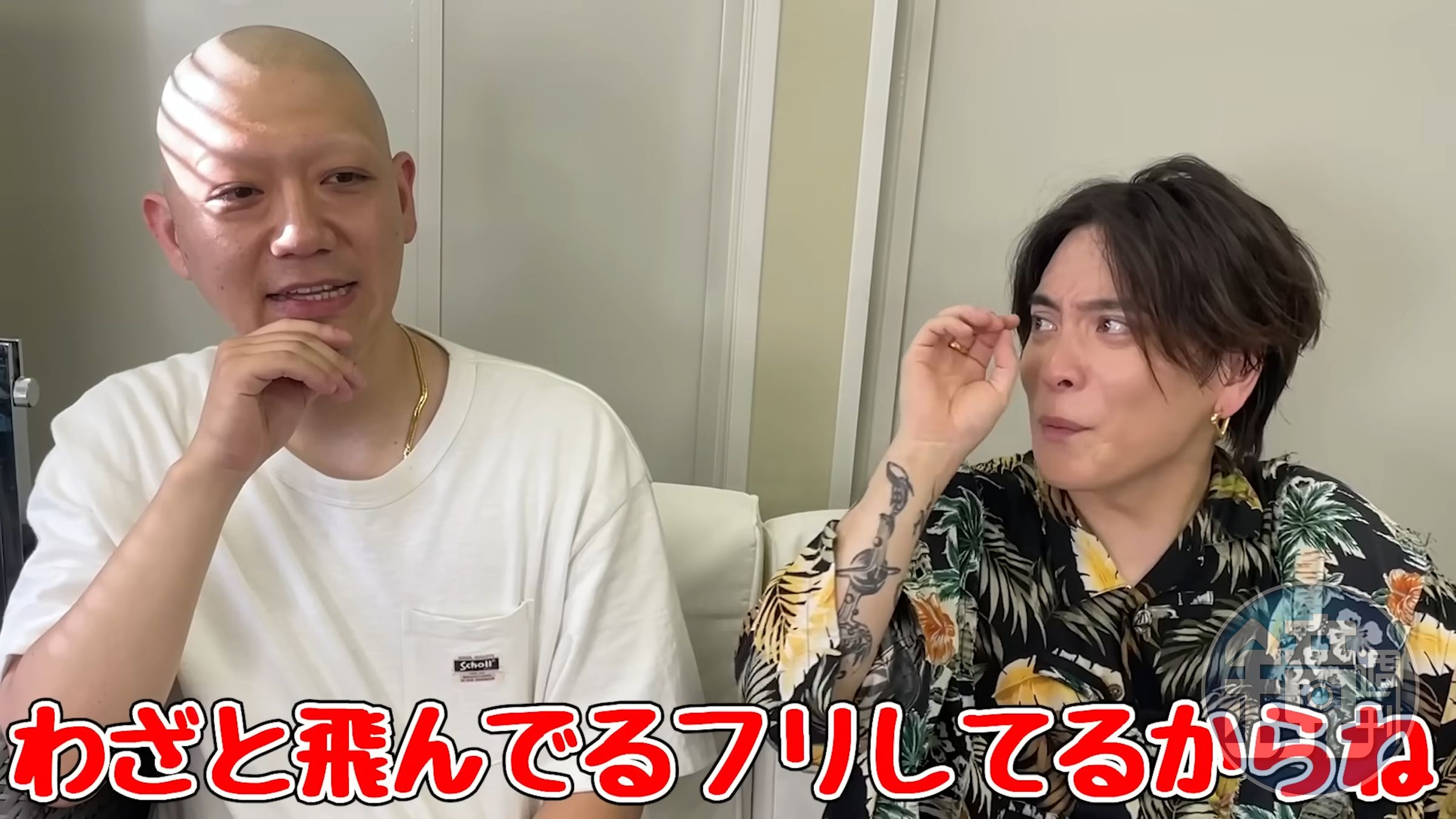 優里(右)演出後與YouTube頻道成員弦汰一起說明對嘴疑雲。(翻攝自YouTube頻道)