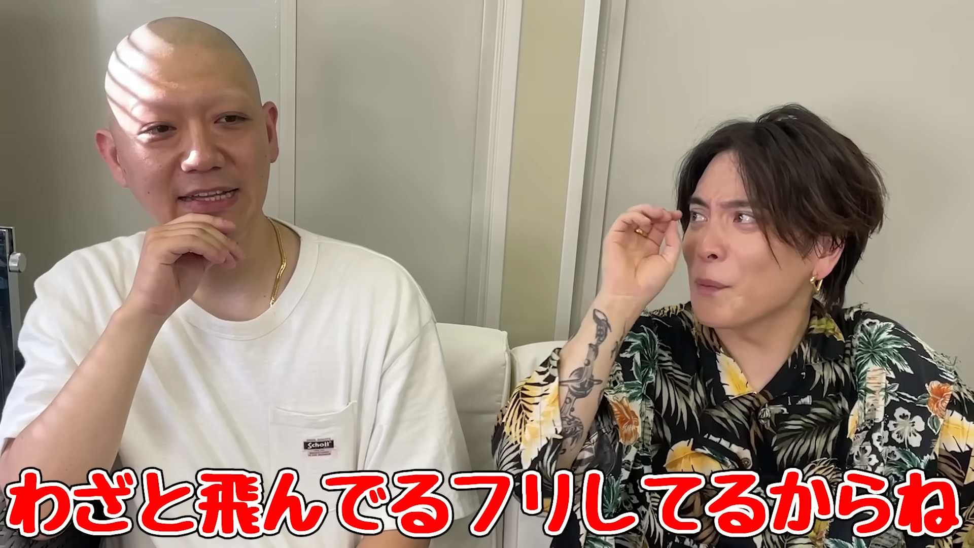 優里(右)演出後與YouTube頻道成員弦汰一起說明對嘴疑雲。(翻攝自YouTube頻道)