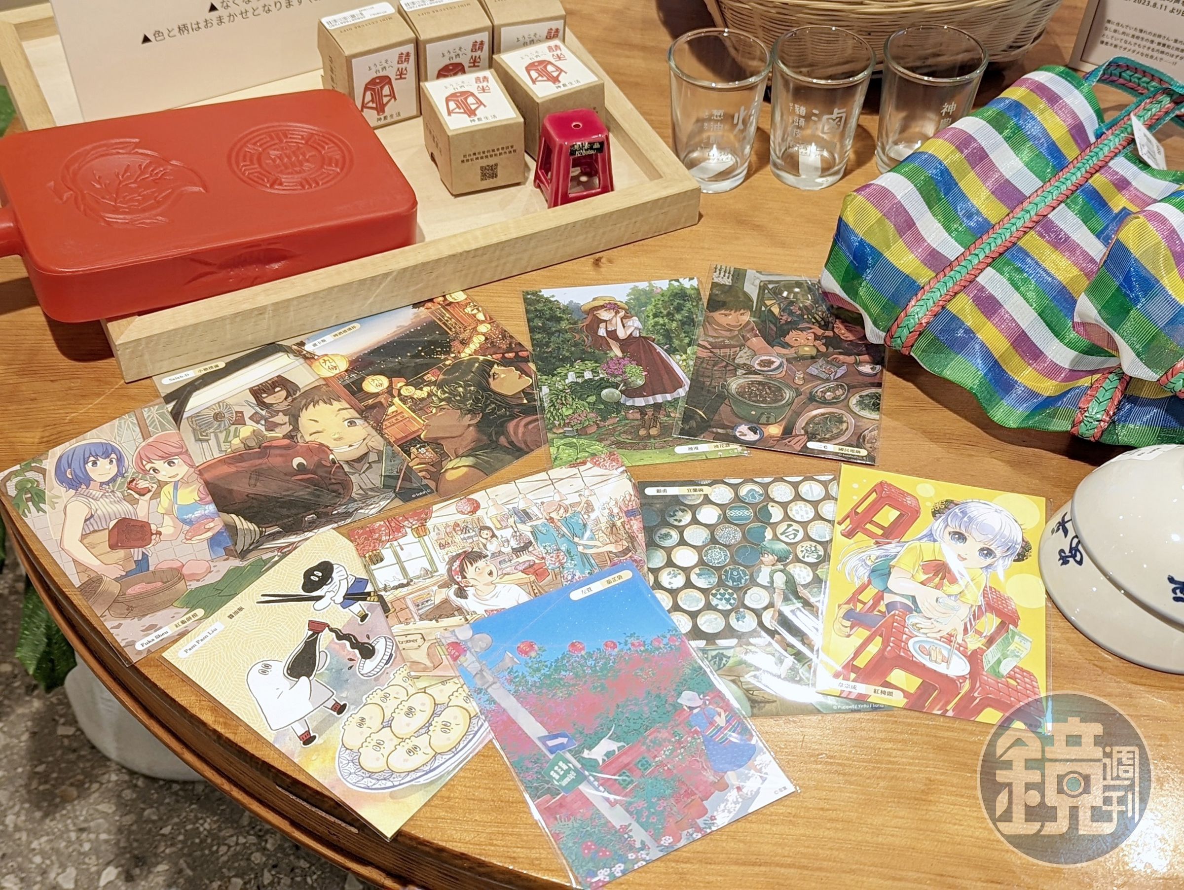 10位台灣漫畫家以台灣雜貨為主題繪製的全新彩圖化身明信片。（文策院提供）