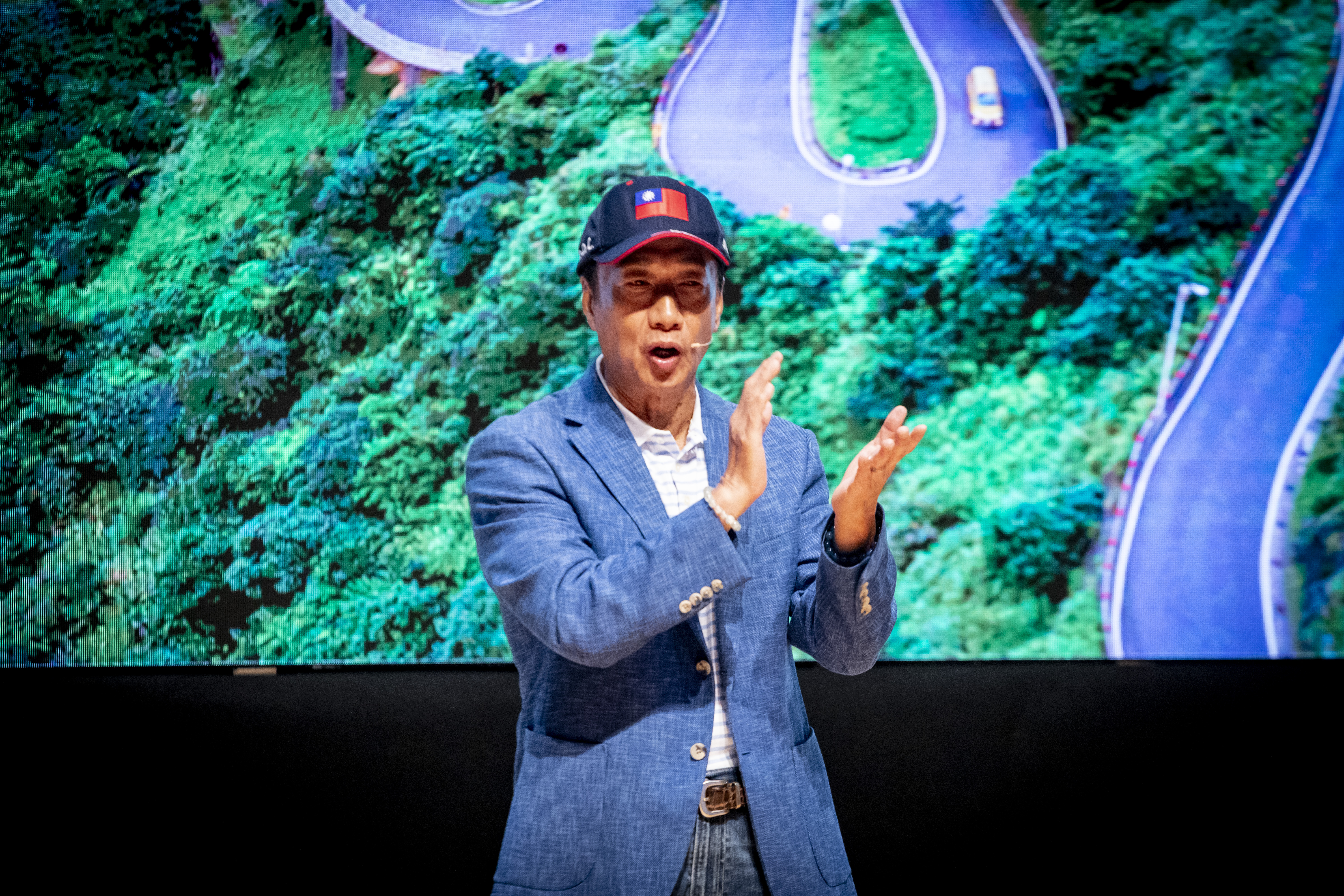 郭台銘今接受媒體聯訪，再度被問及是否將宣布參選，他強調自己準備好後「一定跟大家宣布」。（本刊資料照）