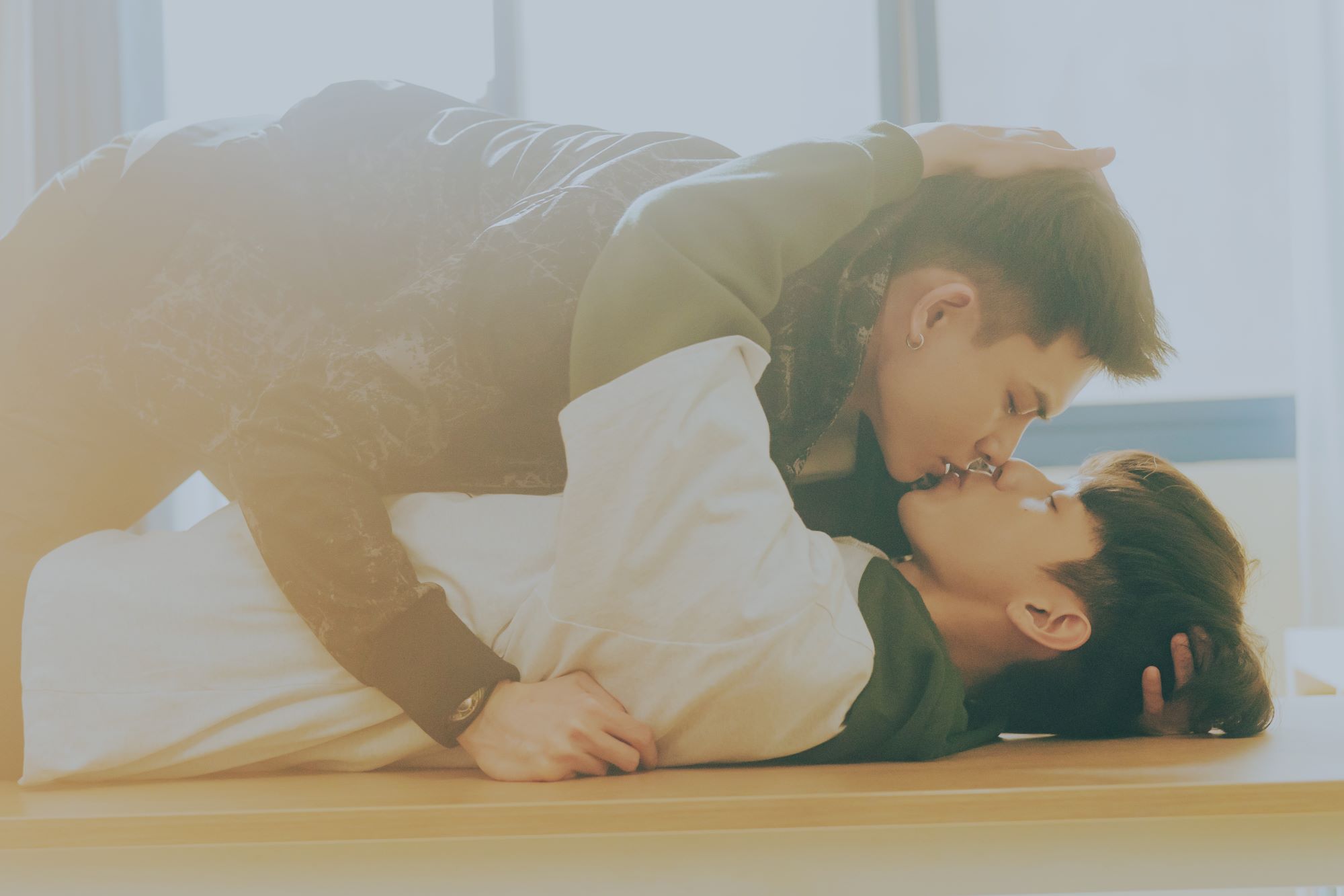 洪暐哲和楊懿軒的吻戲令人臉紅心跳。（三立提供）