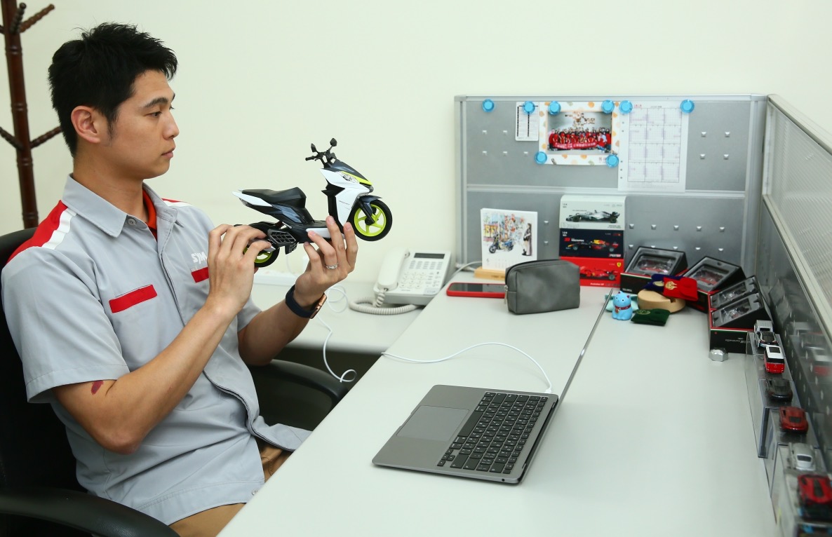 吳奕成熱愛收集模型車，成為三陽靈獸車款的發想來源。