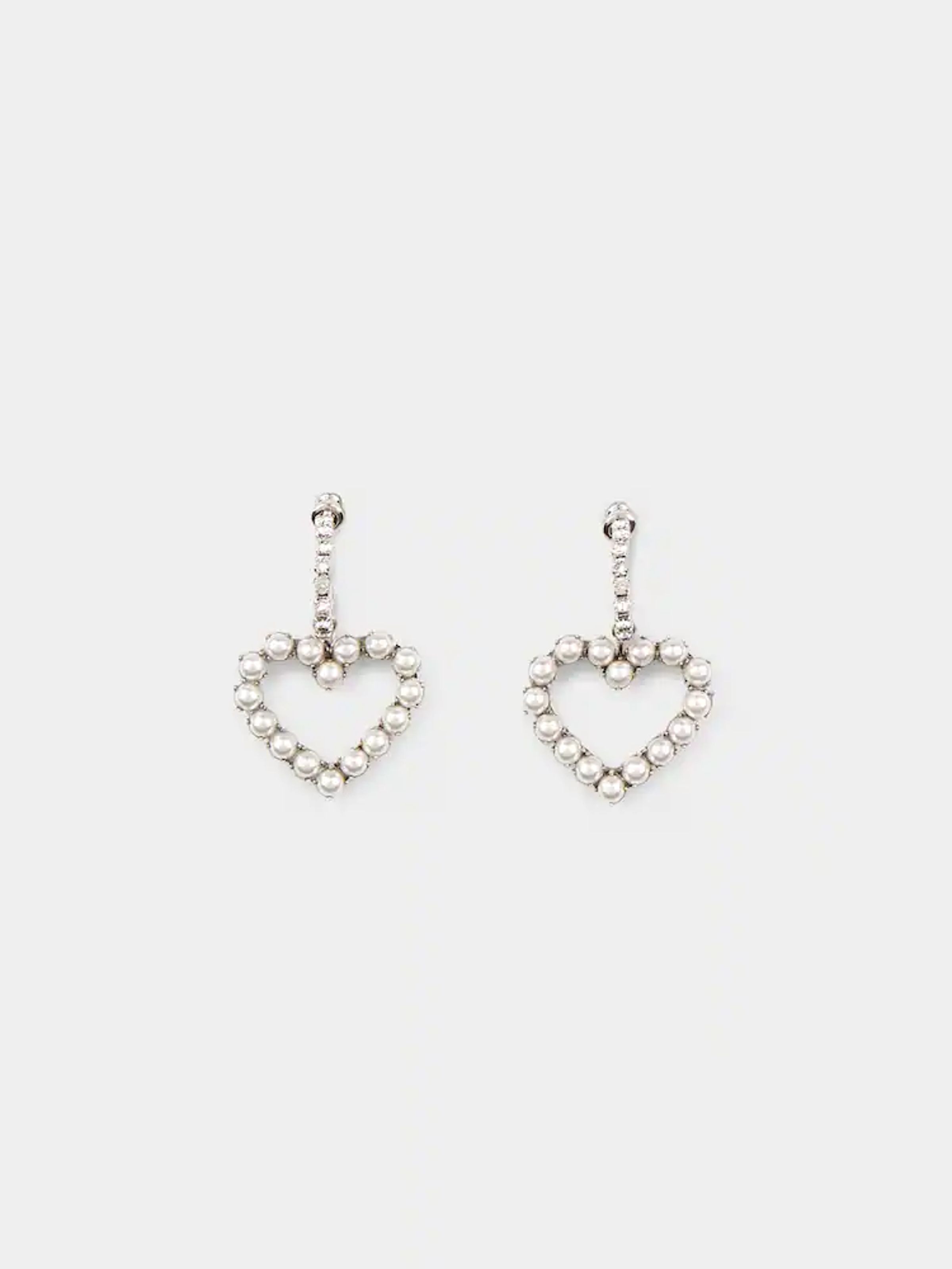同場加映:LOVE PEARLS愛心珍珠水晶鍊耳環。NT$20,000(迪生提供)