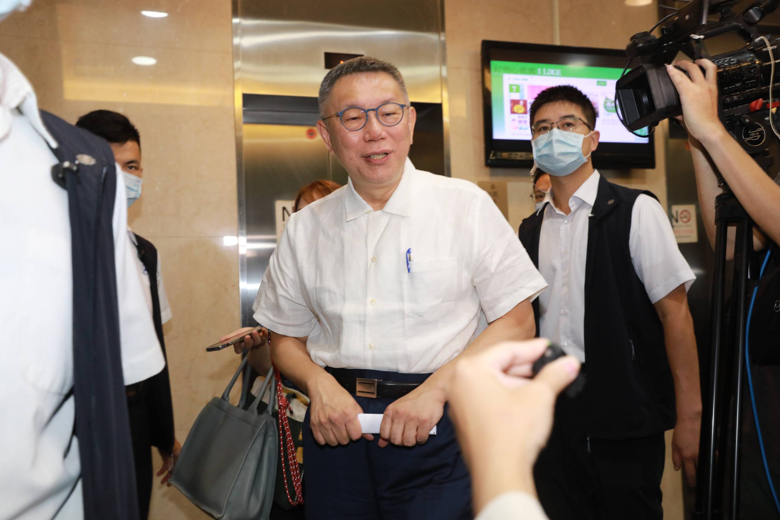 柯文哲在6日黨慶後有4天未有公開行程，卻被直擊10日在嘉義漁會榮譽理事長林水樹的「小木屋」現身參加平安宴。（本刊資料照）