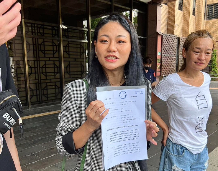 李菁琪今依法務部見解，向北檢遞狀告發馬斯克公然施用毒品。（翻攝自臉書麻煩找菁琪律師）