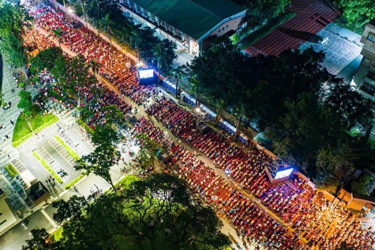 郭台銘9日到屏東造勢的空拍照被悄悄下架，引起網友討論。（翻攝自黃揚明臉書）