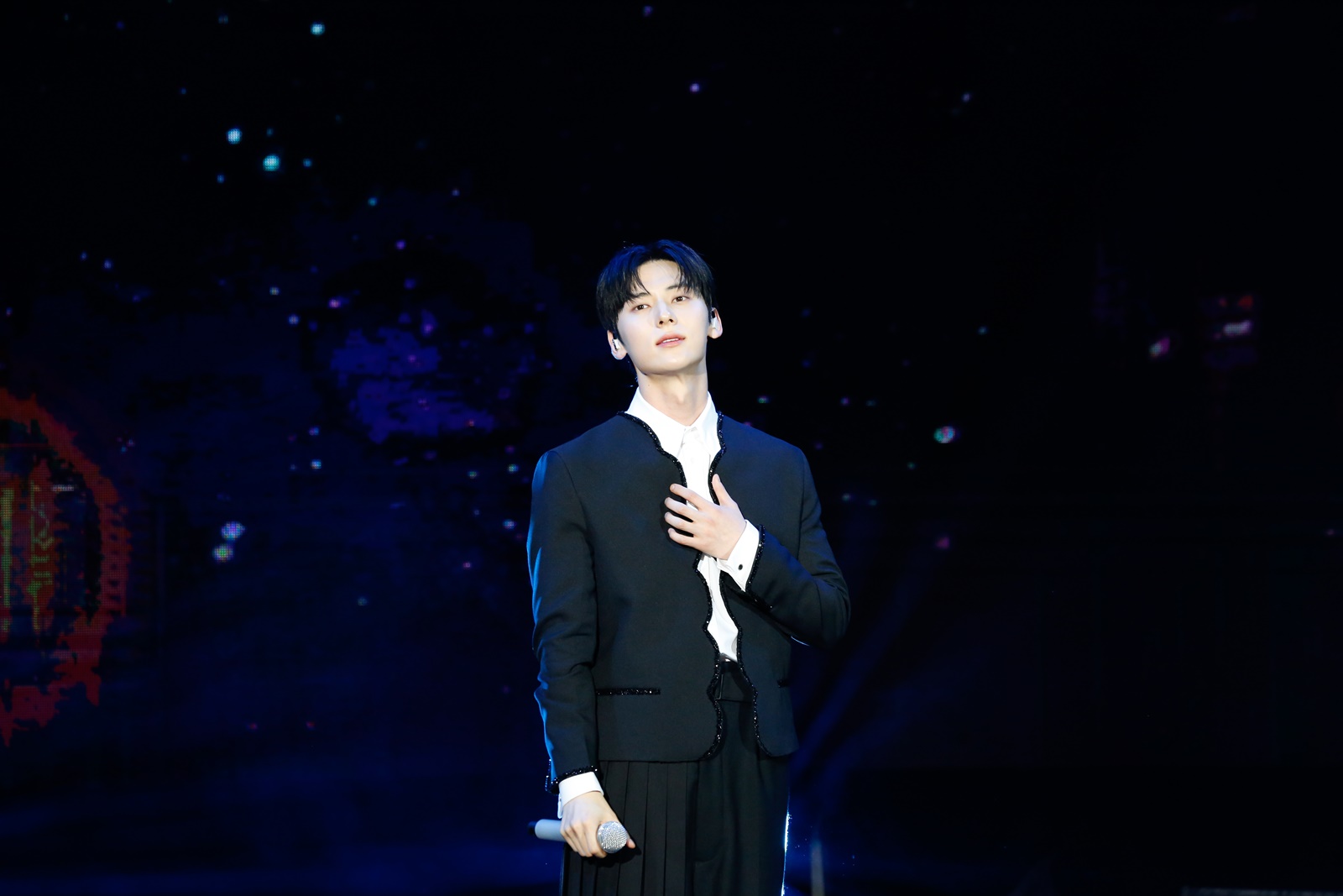 黃旼炫演戲、唱歌雙棲成績斐然，擁有許多喜愛他的忠實粉絲。