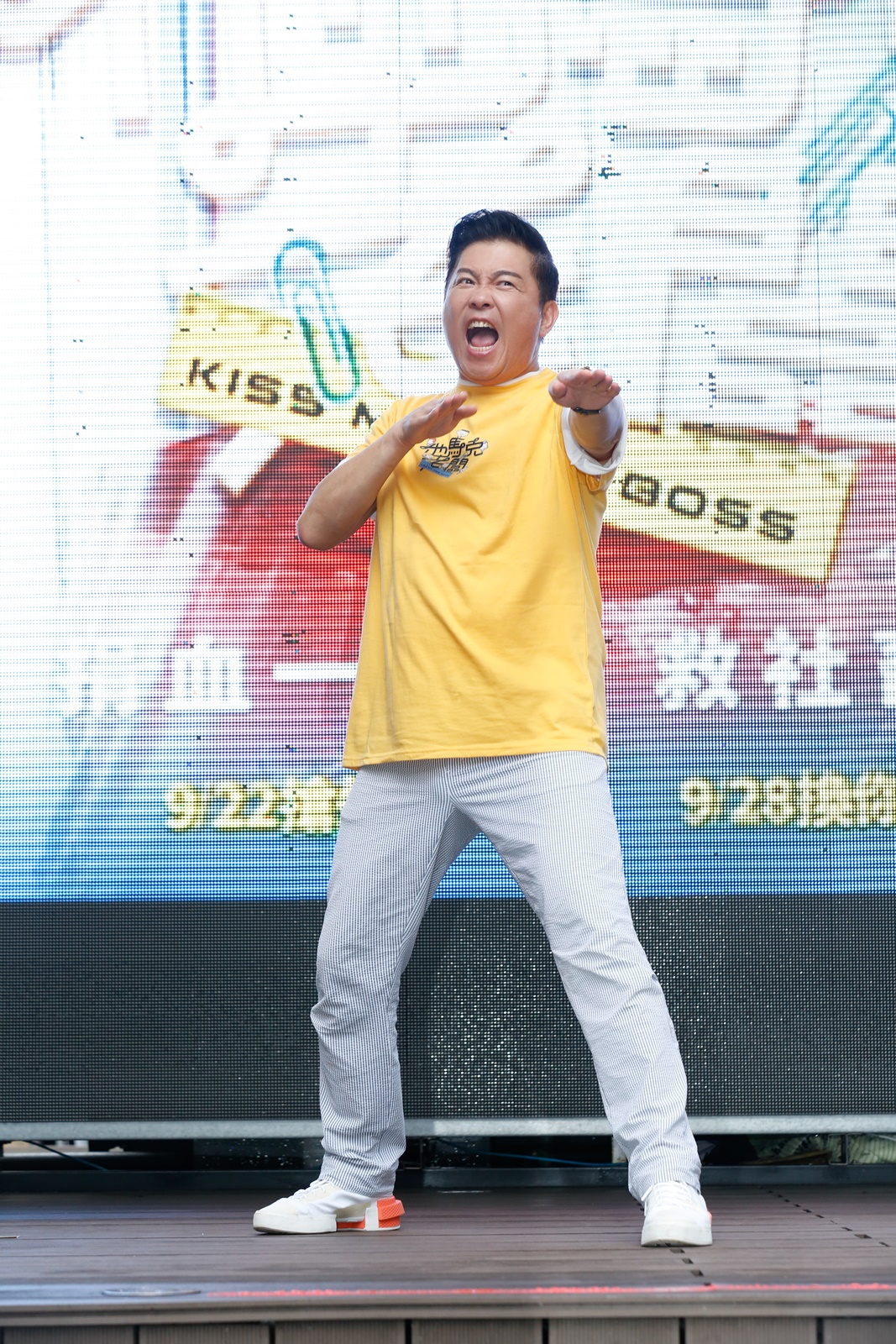 曾國城飾演的正是片名裡的「老闆」，也是大家討伐的對象。