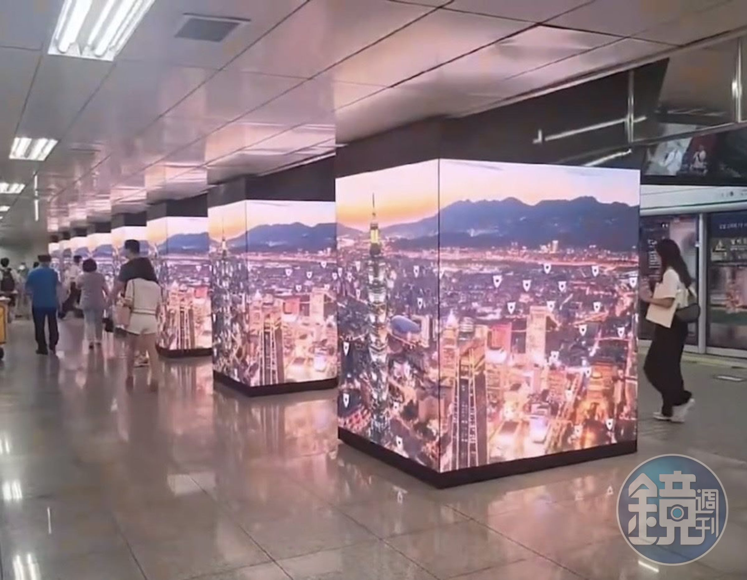 廣告影片以空拍視角環繞台北101大樓展現台北市景,循環呈現台北從白天到傍晚、夜晚至白天的樣貌。(北市觀傳局提供)