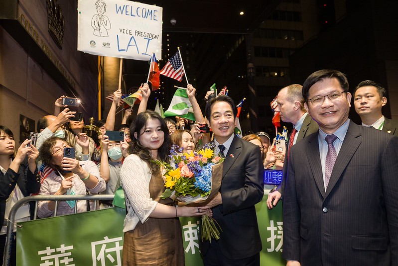 賴清德將出席巴拉圭總統貝尼亞的就職典禮，並先過境美國紐約，於飯店受到大批僑胞歡迎。（總統府提供）