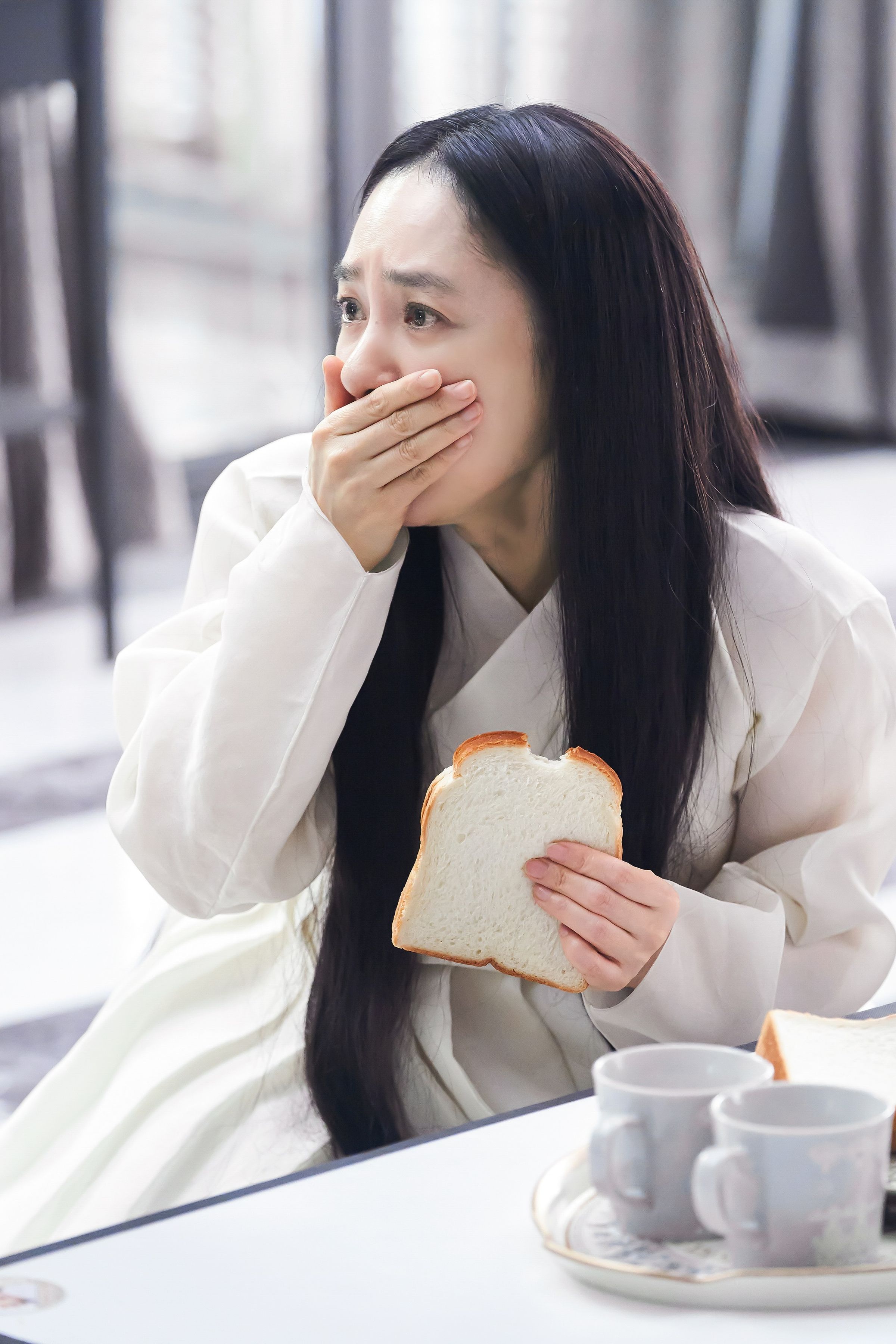 《榴蓮小姐》編劇Phoebe相信穿越時空與前世今生,她想穿越到過去成為對爸媽更好的女兒。(龍華電視台提供)