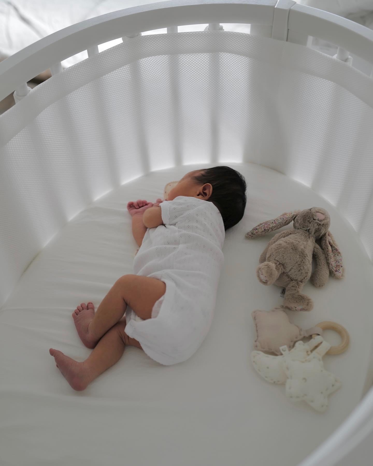 周興哲的寶貝女兒。(翻攝自周興哲臉書)