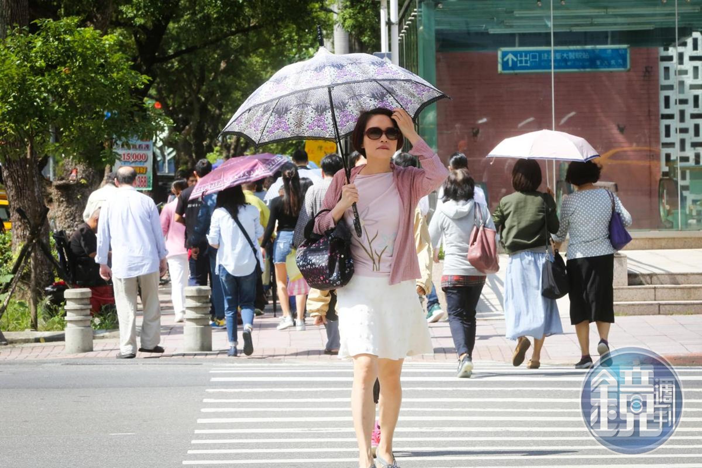 今日大台北、桃園、苗栗、花蓮縱谷及台東有局部36度高溫發生之機率，中午前後應注意防曬並多補充水分。