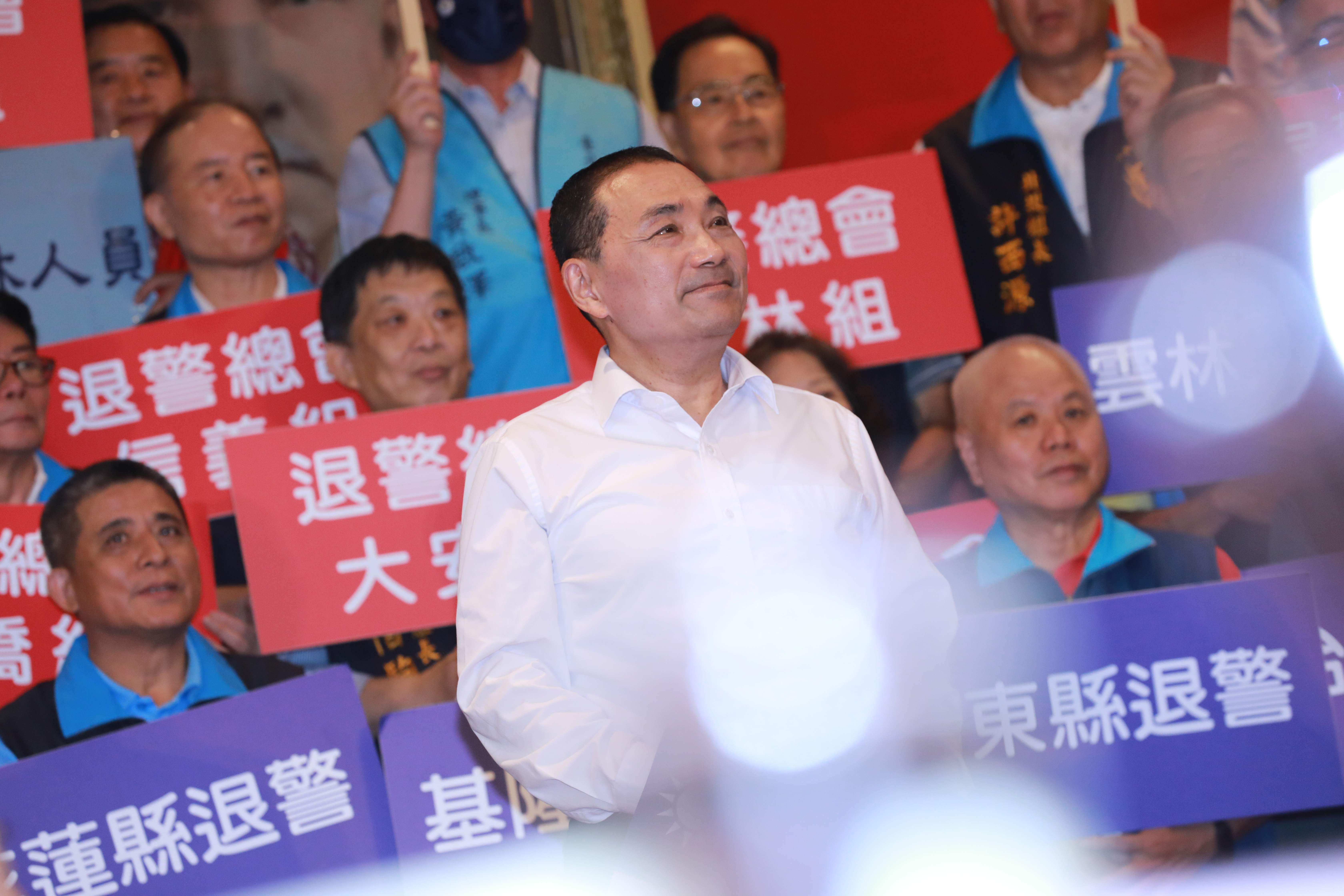 國民黨總統參選人侯友宜日前推出「關公精神重然諾」競選影片，遭外界解讀劍指郭台銘。