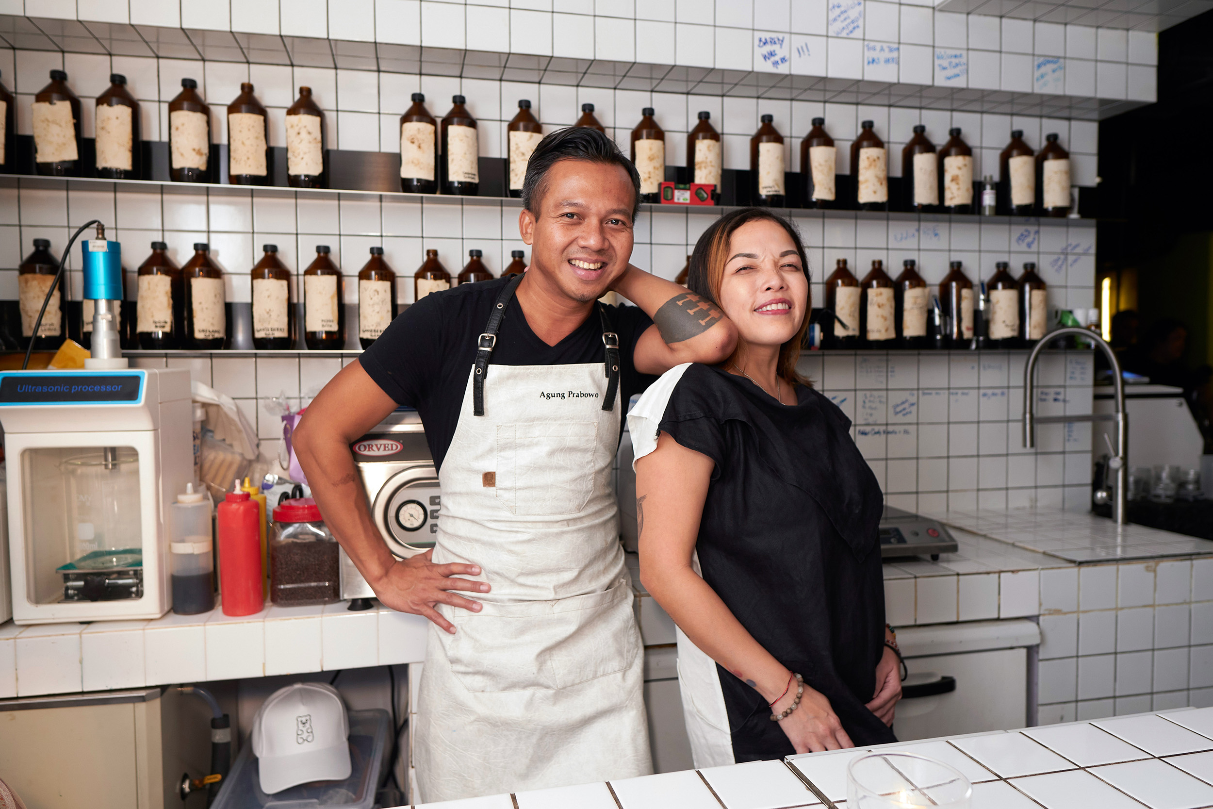 位於中環大館旁邊的酒吧「PENICILLIN」，由香港酒吧界傳奇人物Agung Prabowo和Roman Ghale與他們的妻子共同創辦。（香港旅遊發展局提供）