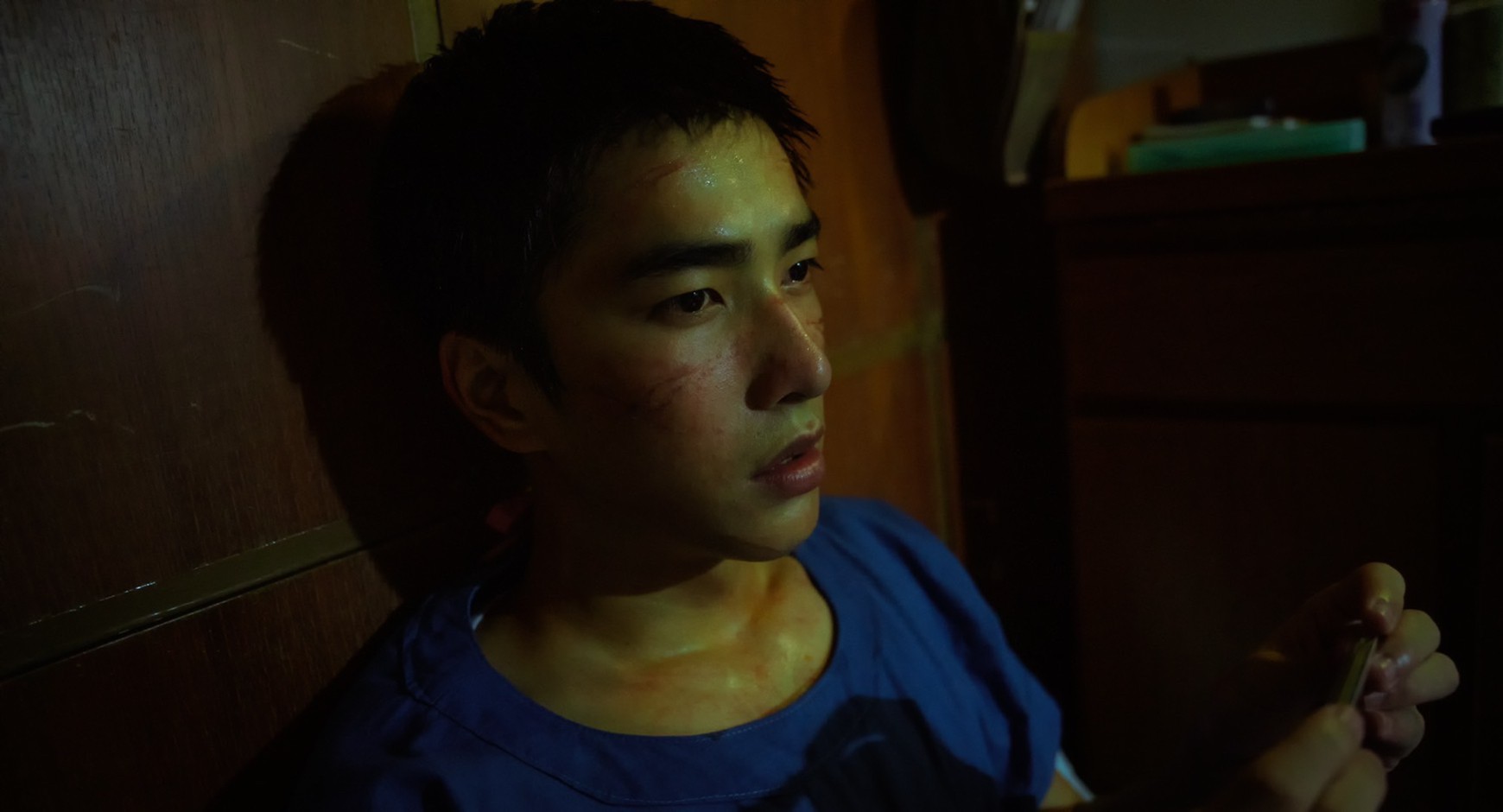 曾敬驊是全片象徵正面力量、充滿良善、人性光明的護理師，即使害怕還願意挺身而出。（Netflix提供）