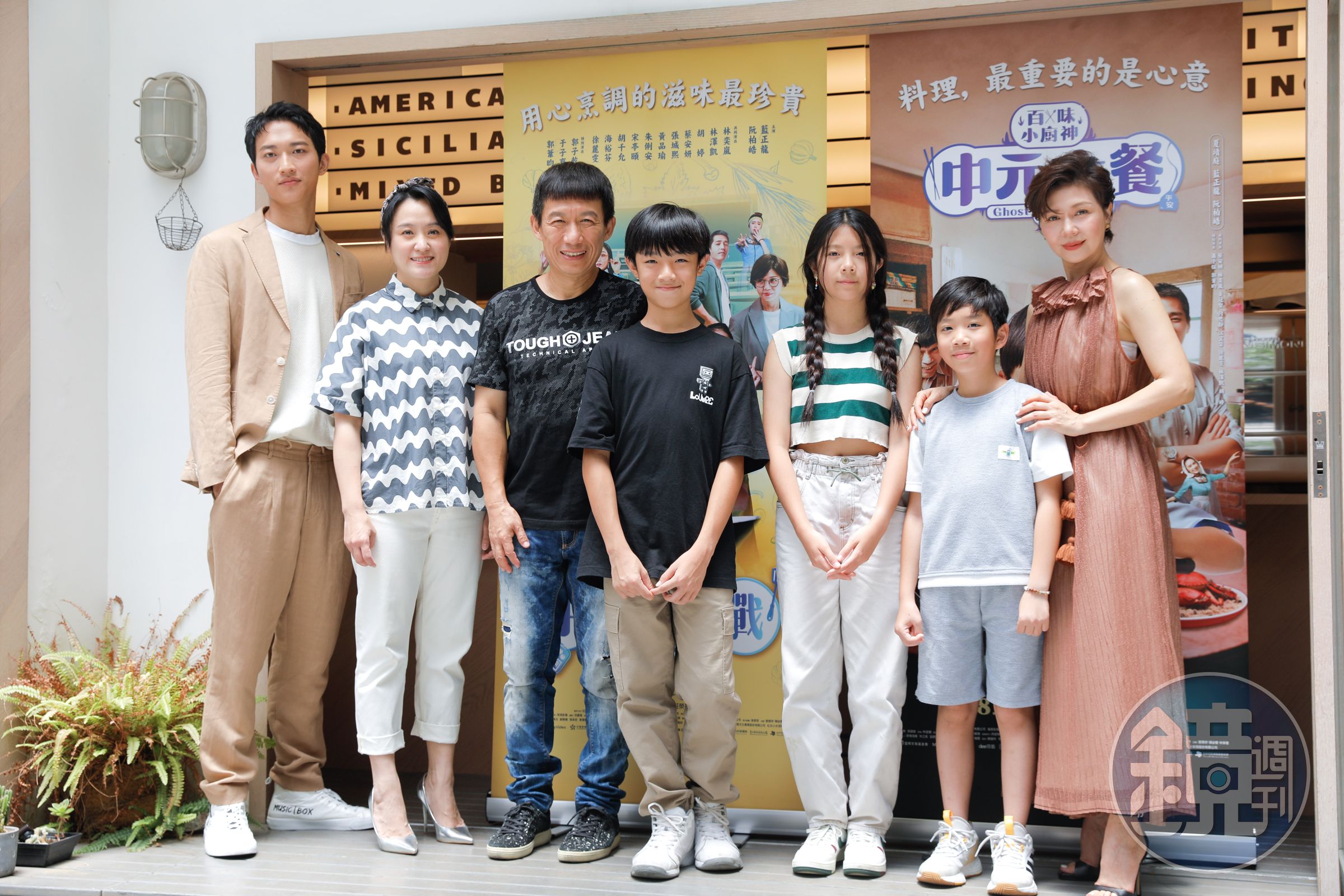 《百位小廚神》演員群：左至右林澤凱、海裕芬、郭子乾、阮柏皓、蔡安妍、張城熙、于子育。