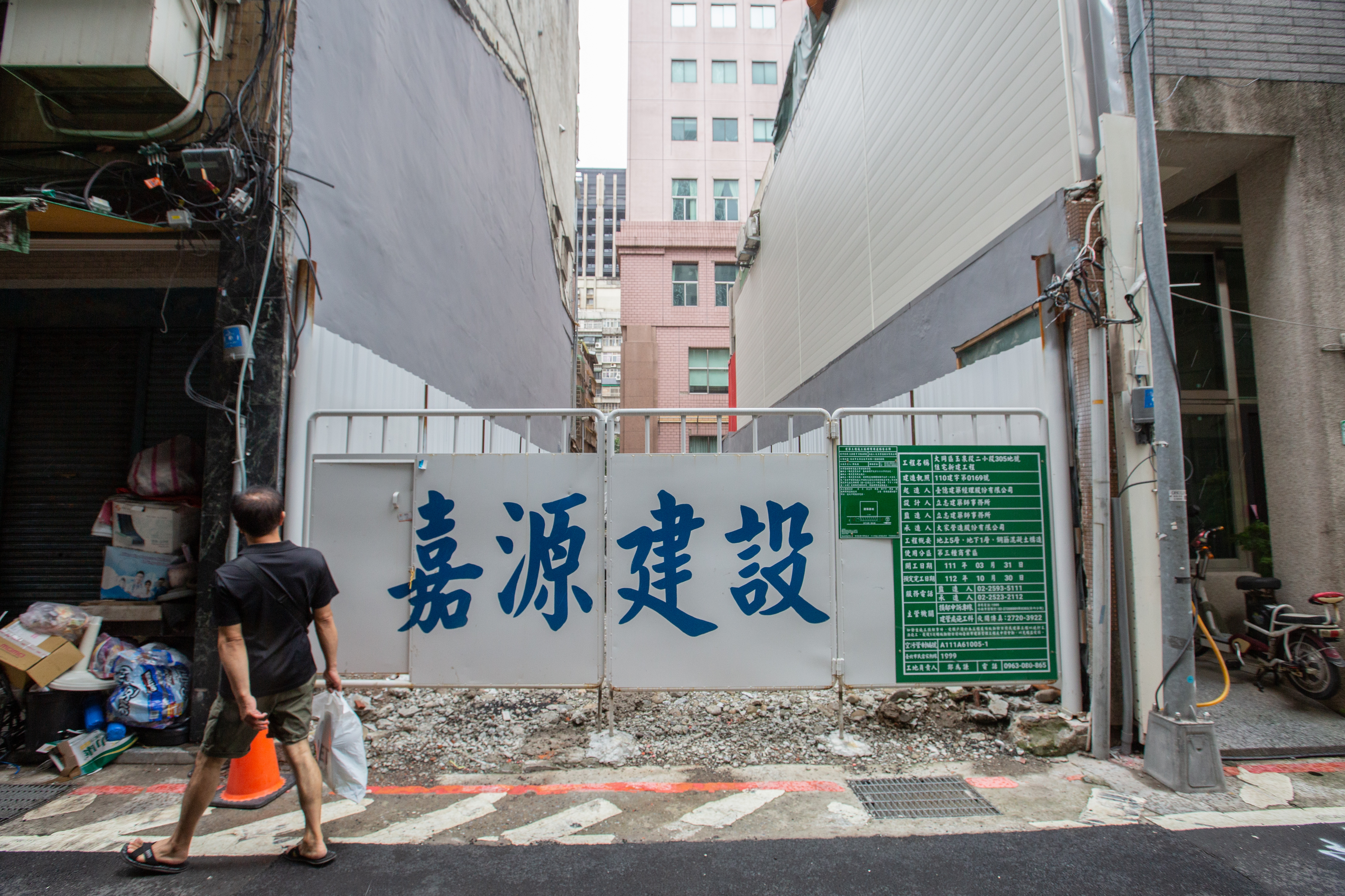 危老重建竟換來一場空！嘉源建設倒閉跑路，泊山妍爛尾案的地主戶欲哭無淚。