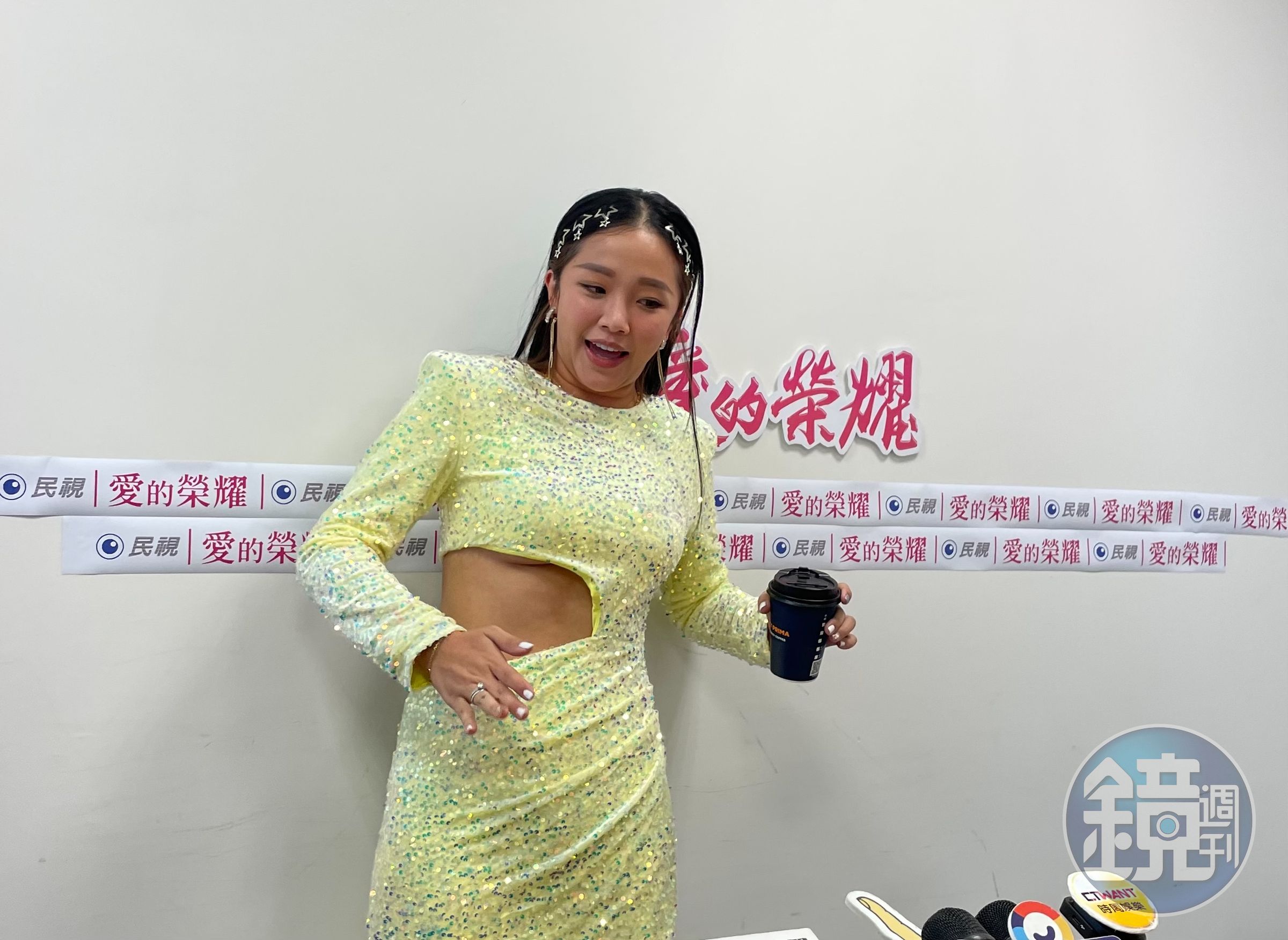 上週閃婚的賴慧如拍肚子自清沒有懷孕 。(民視提供)