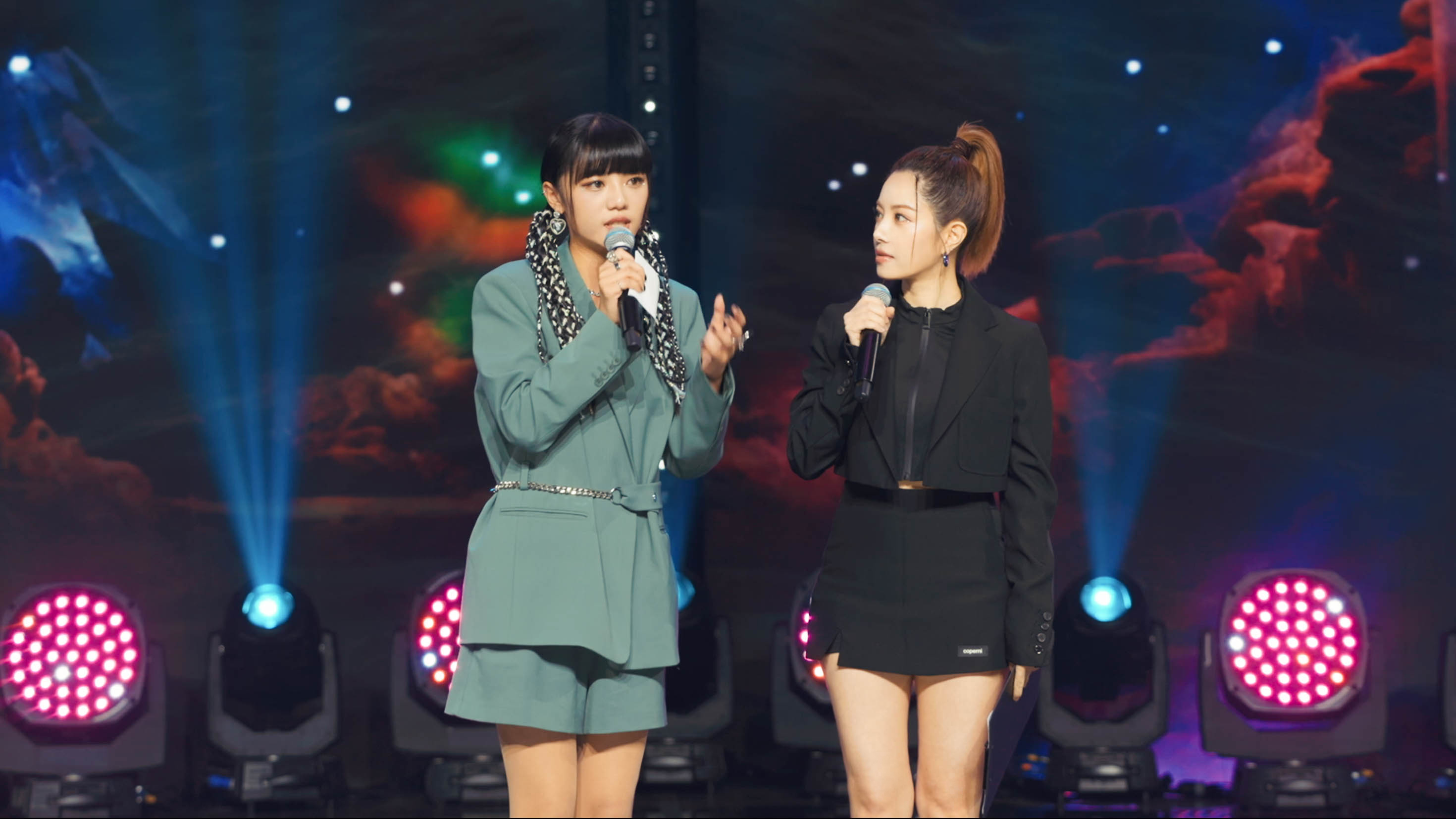 YUKI徐懷鈺（右）擔任《未來少女》少女見證人，以演藝圈前輩經驗勉勵少女善用衝勁。（踢帕娛樂提供）