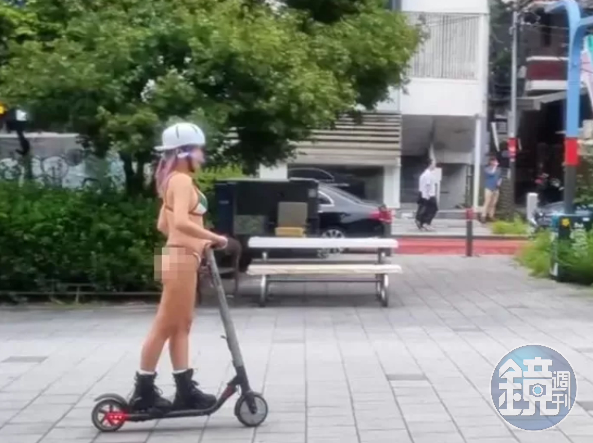 比基尼妹宣稱是為雜誌活動宣傳。(翻自salgoonews.com)