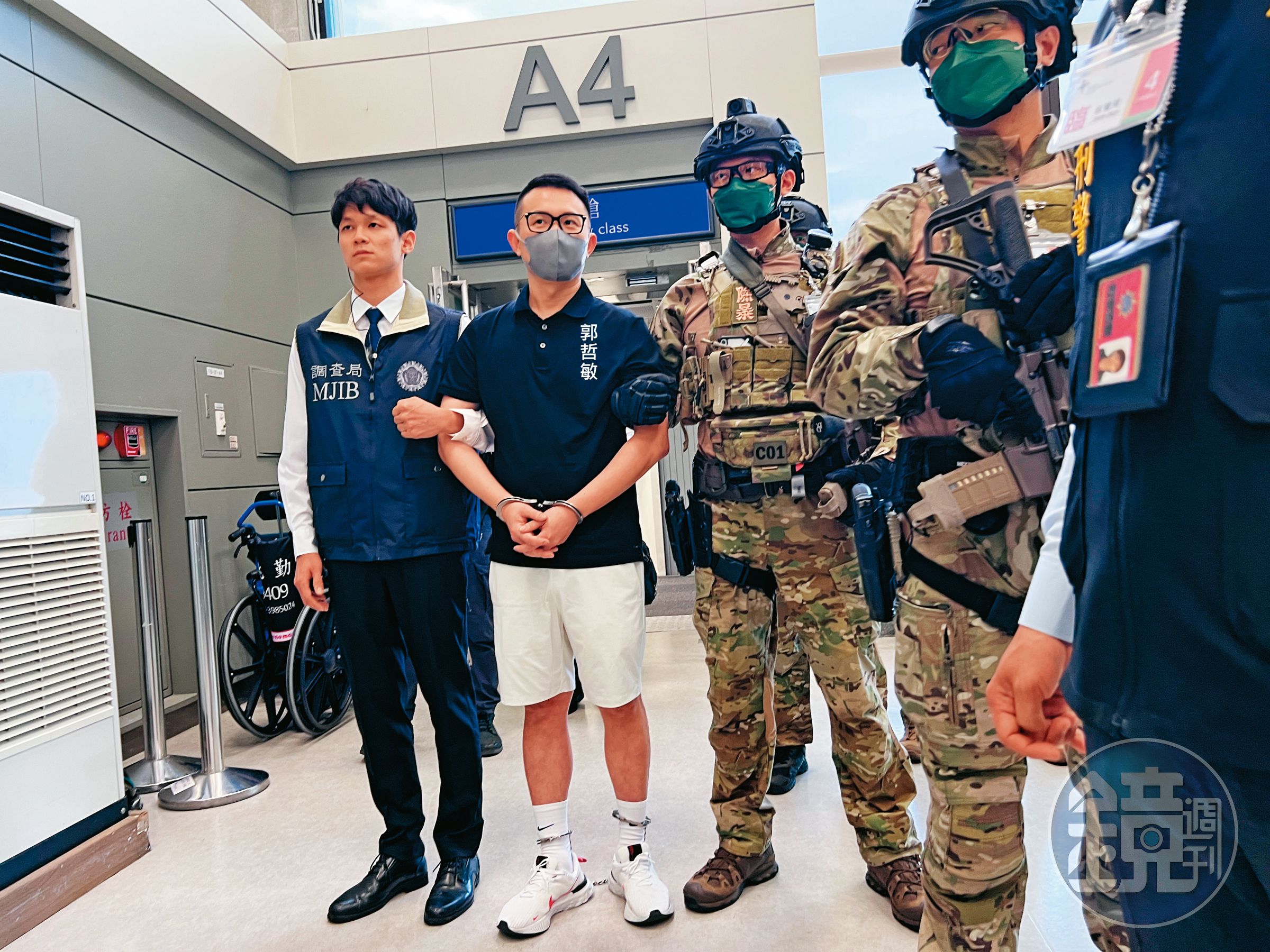 88會館負責人郭哲敏逃亡9個月後，在泰國被捕，10日遭警方押解回台。（刑事局提供）