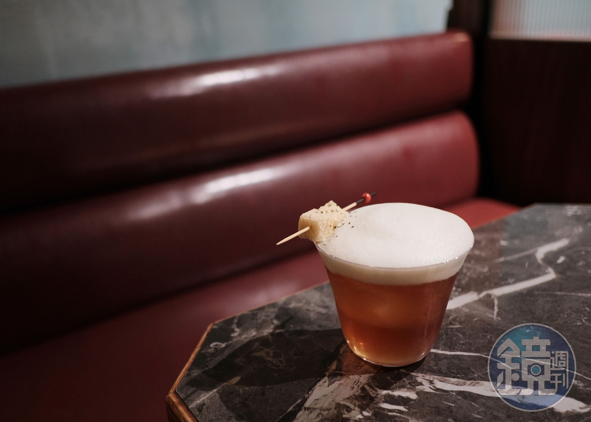 「栖」運用吐司、覆盆莓、胡椒、鹹起司奶蓋製作的「白水」，讓食客一入口就可以體驗台灣早餐文化。（早安美芝城提供）