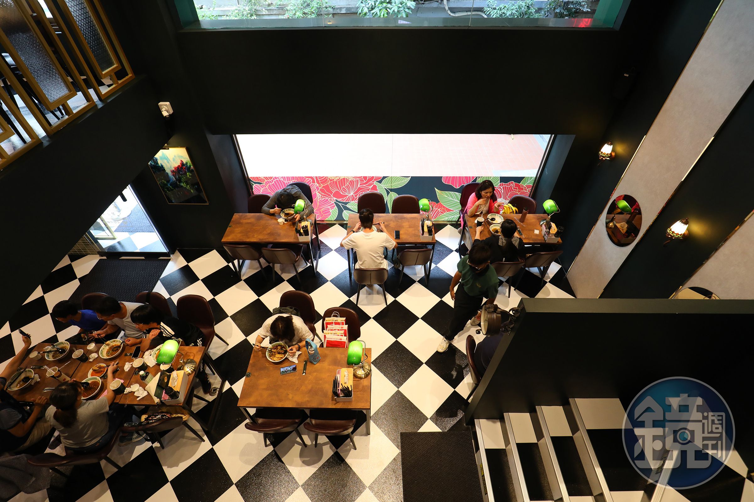 板橋店是小螺波第五間分店，在今年7月開幕，總共2層樓，用餐區座位充足且空間寬敞。 