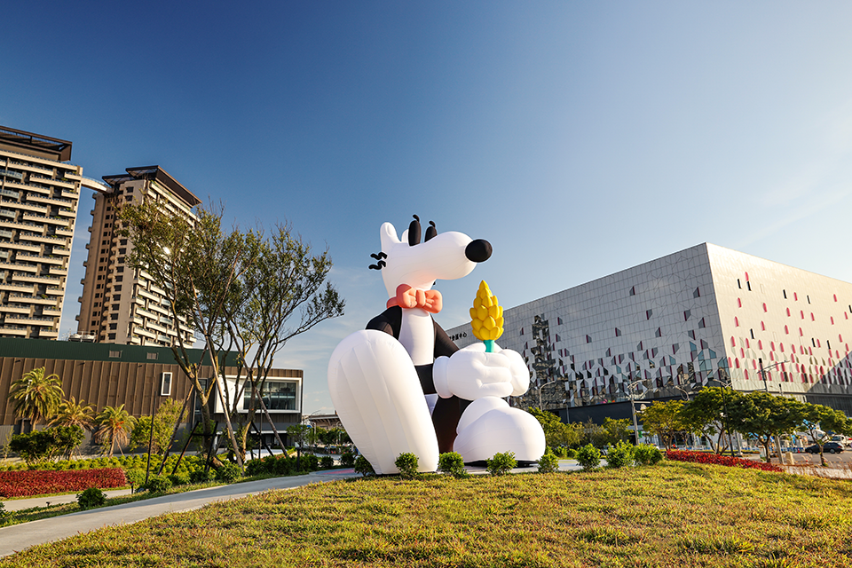 地景藝術節《Mello Travels》充氣藝術裝置作品也暫時暫停展出。(翻攝自桃園2023地景藝術節官網)