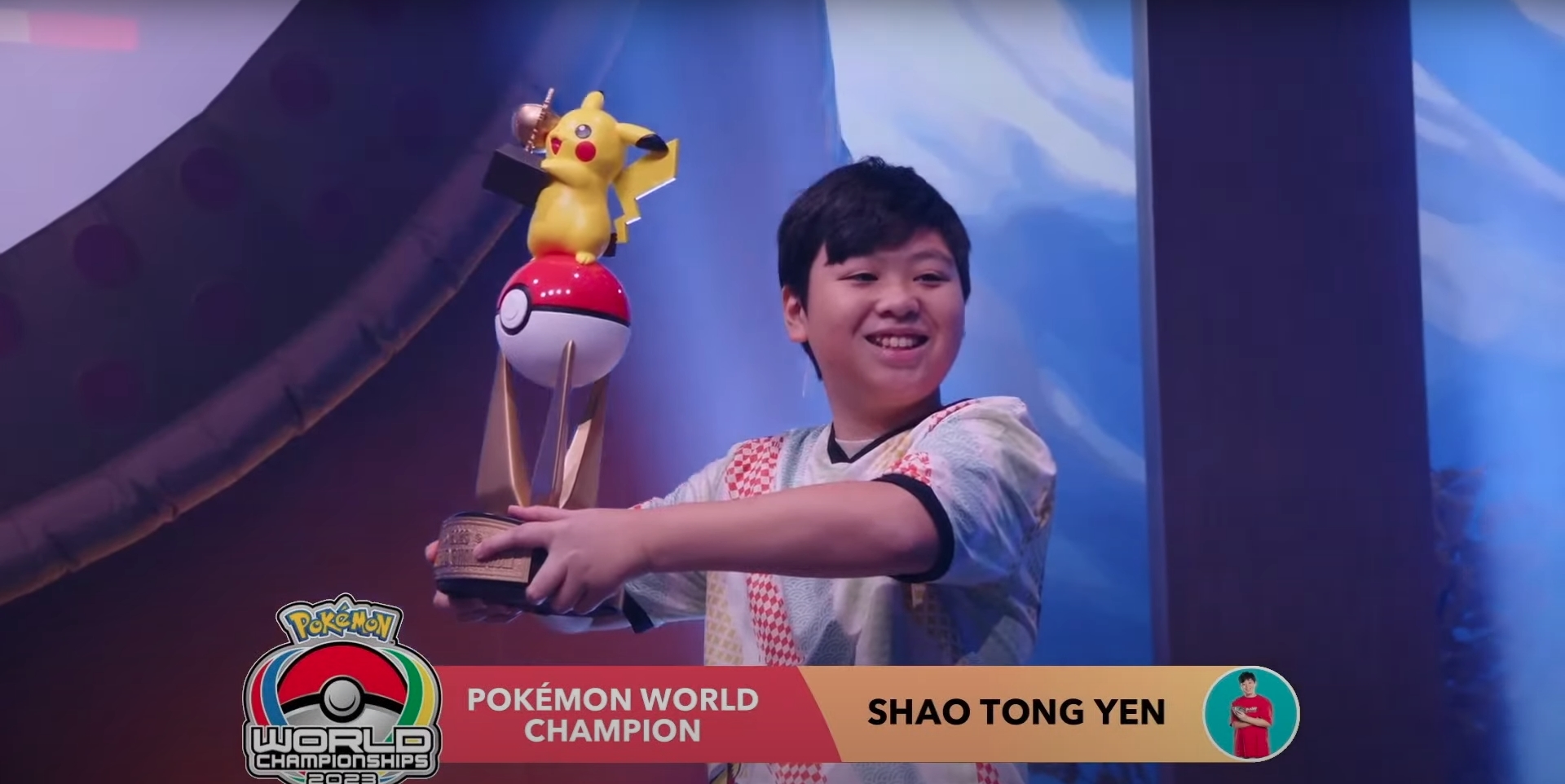 台灣11歲男童顏紹同在「寶可夢世界錦標賽 2023」獲得卡牌遊戲兒童組冠軍。（翻攝自The Official Pokémon YouTube channel）