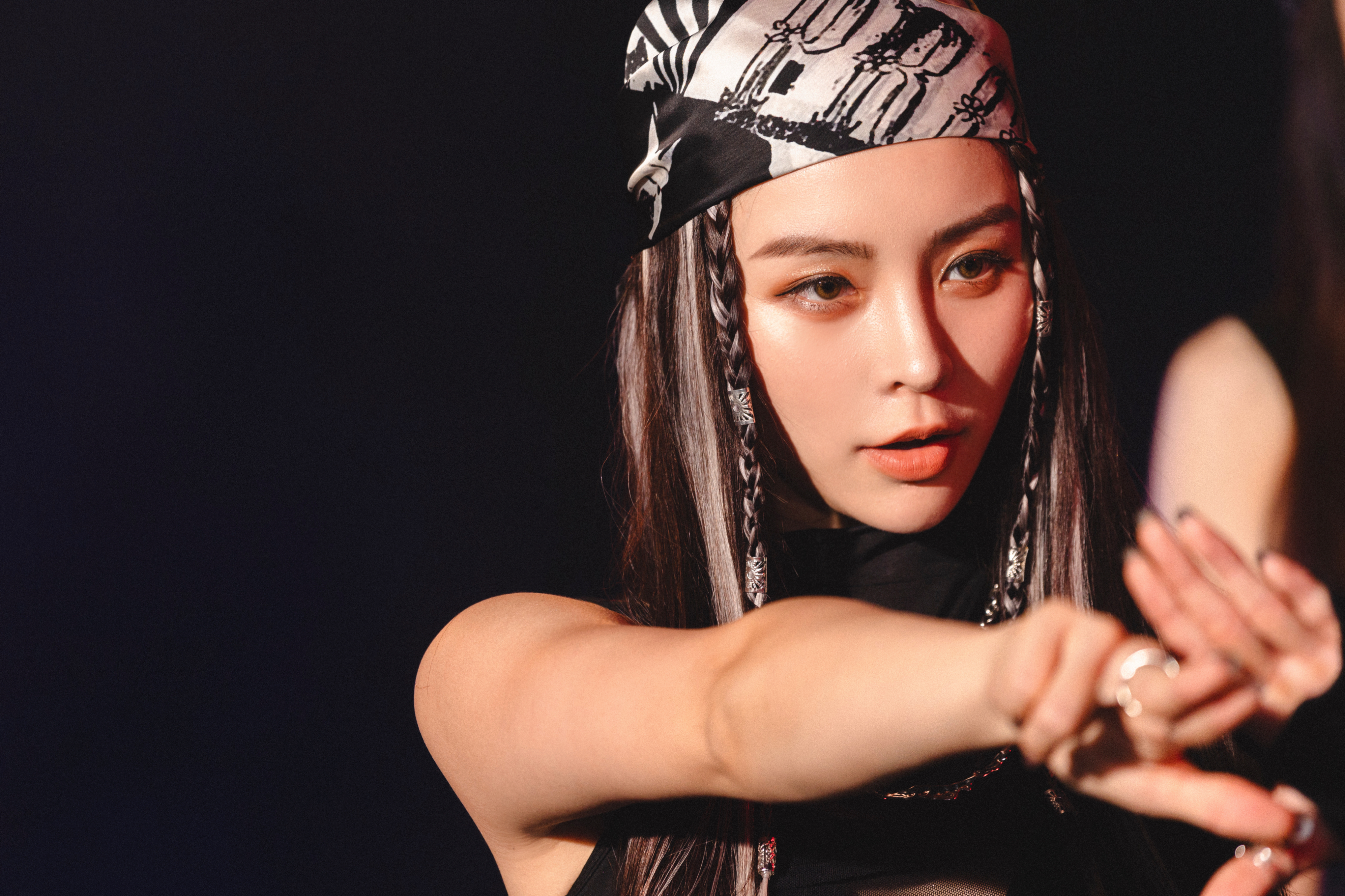 韓國女團「CLC」前成員Elkie（莊錠欣）推出首支個人中文舞曲〈SPEED UP〉。（KEYMAXii提供）