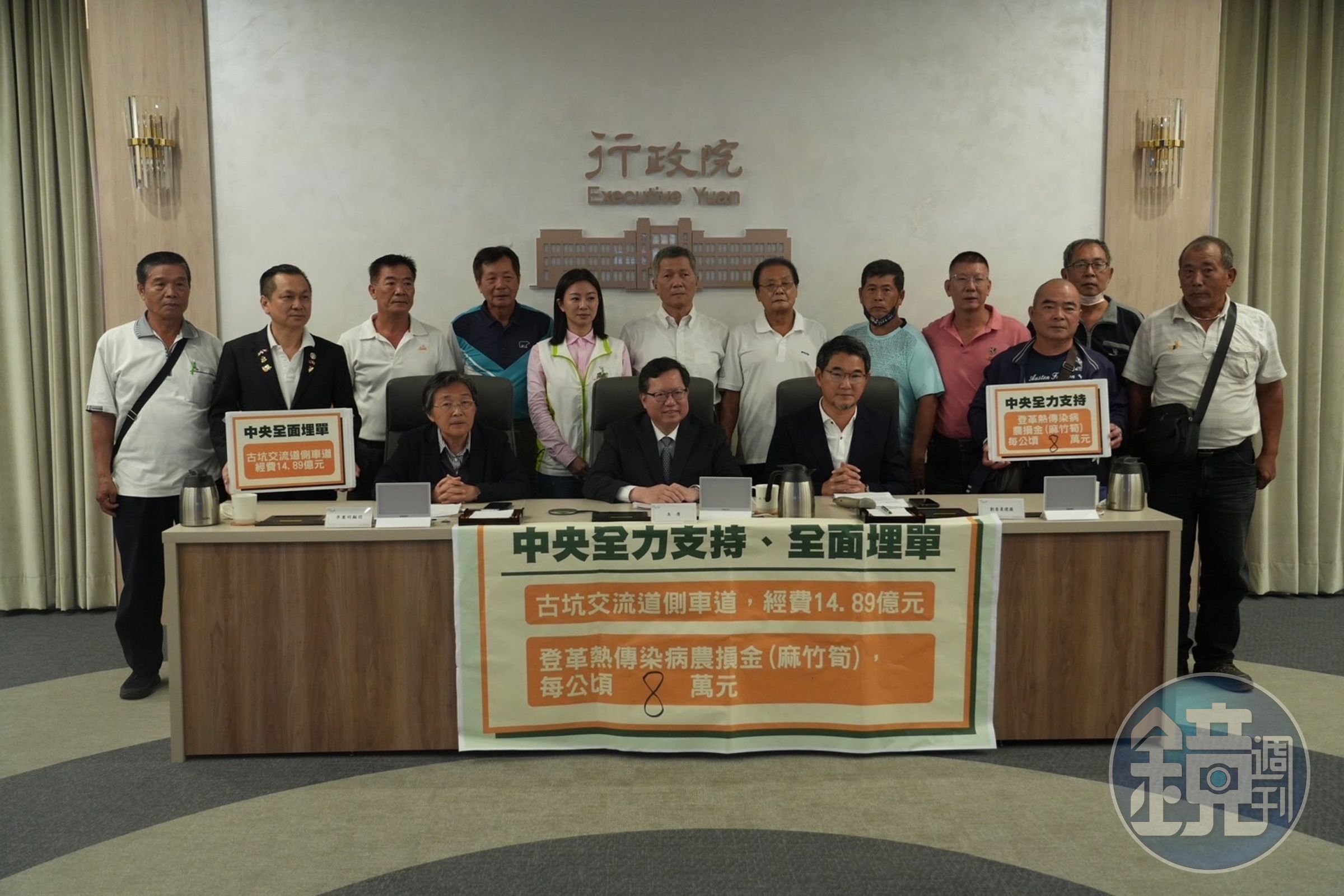 雲林縣立委劉建國偕同雲林縣地方代表北上,向行政院副院長陳情盡速建設古坑交流道側車道。(劉建國辦公室提供)
