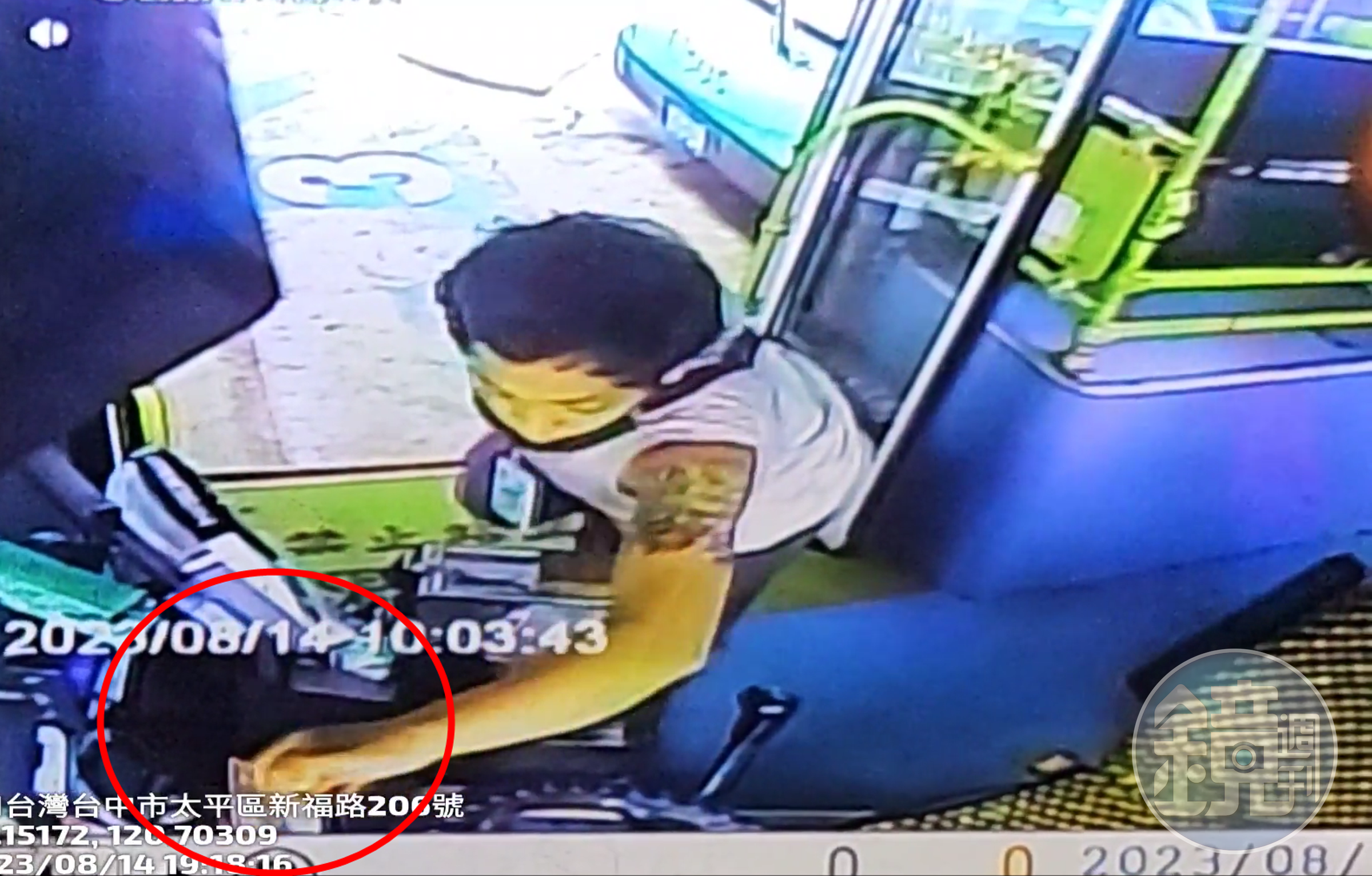 台中1名司機親手製作的大悠遊卡被乘客偷走。(翻攝自《Dcard》)