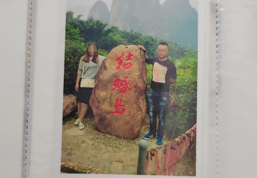 張女（左）和丈夫感情尚未生變時，曾到多地出遊。（翻攝自極目新聞）