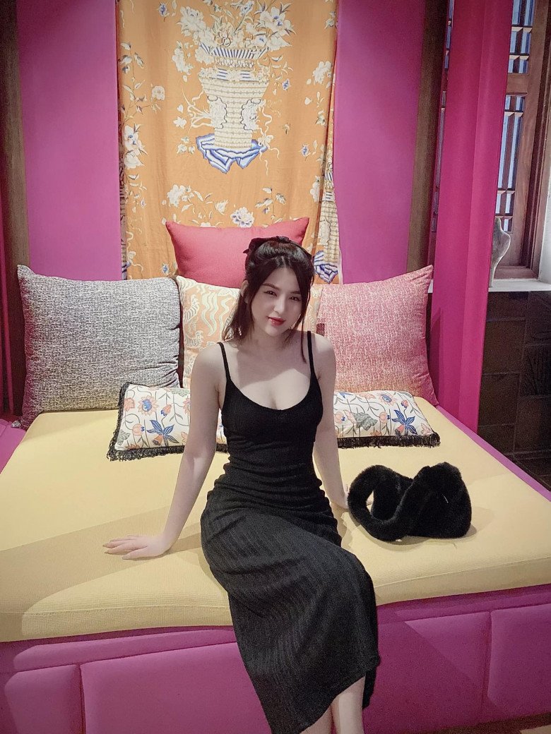 明芳從小就被父母寵,不會做家事,但很有經營頭腦。(翻自《EVA》)