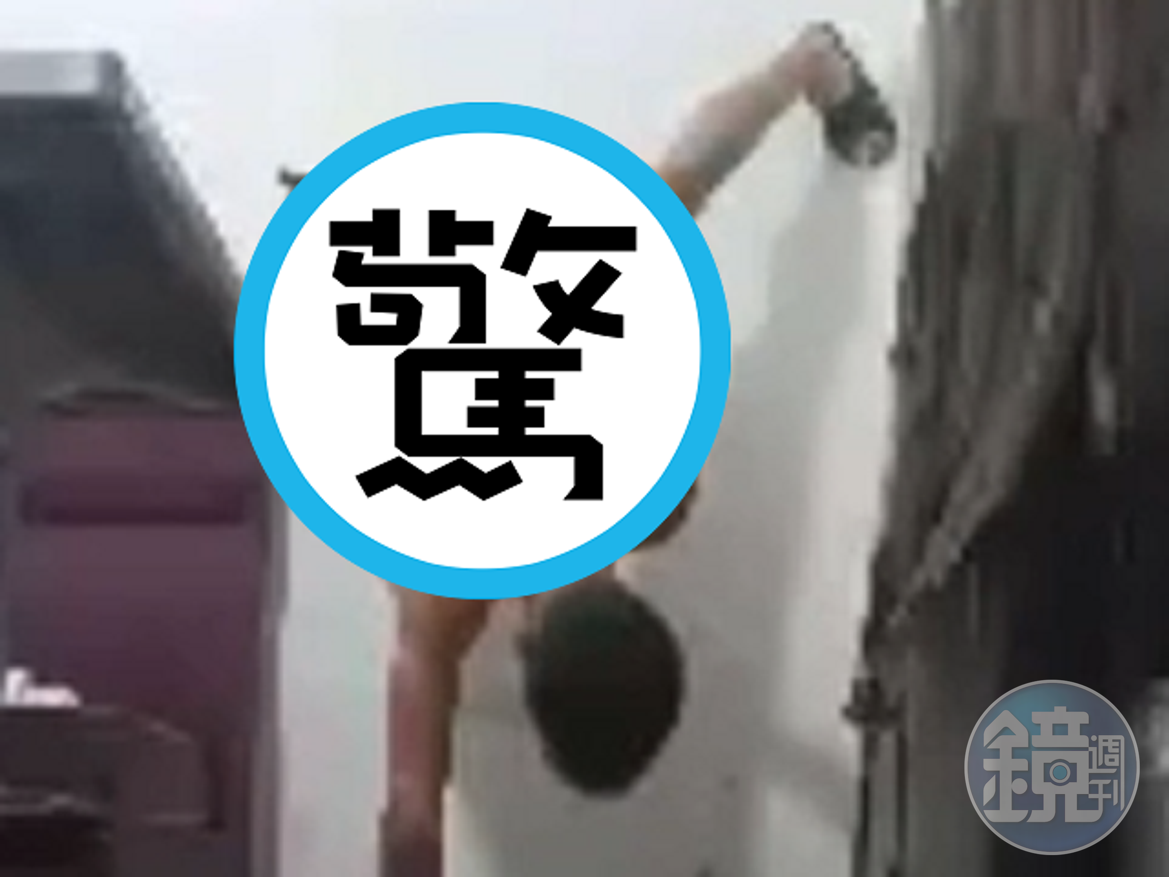 情色直播變特技表演!90度折腰自含生殖器,倒立自慰十八般武藝全來。(翻自《51吃瓜網》)