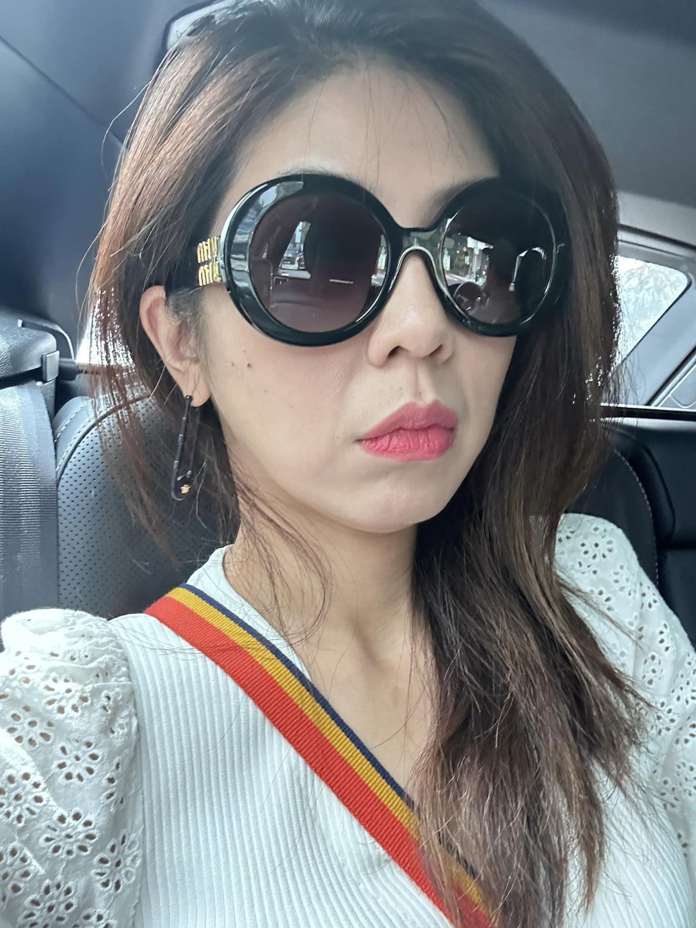 律師李怡貞對陳建州淋雨搏版面一事感到不以為然。（翻攝自女人大律師李怡貞臉書）