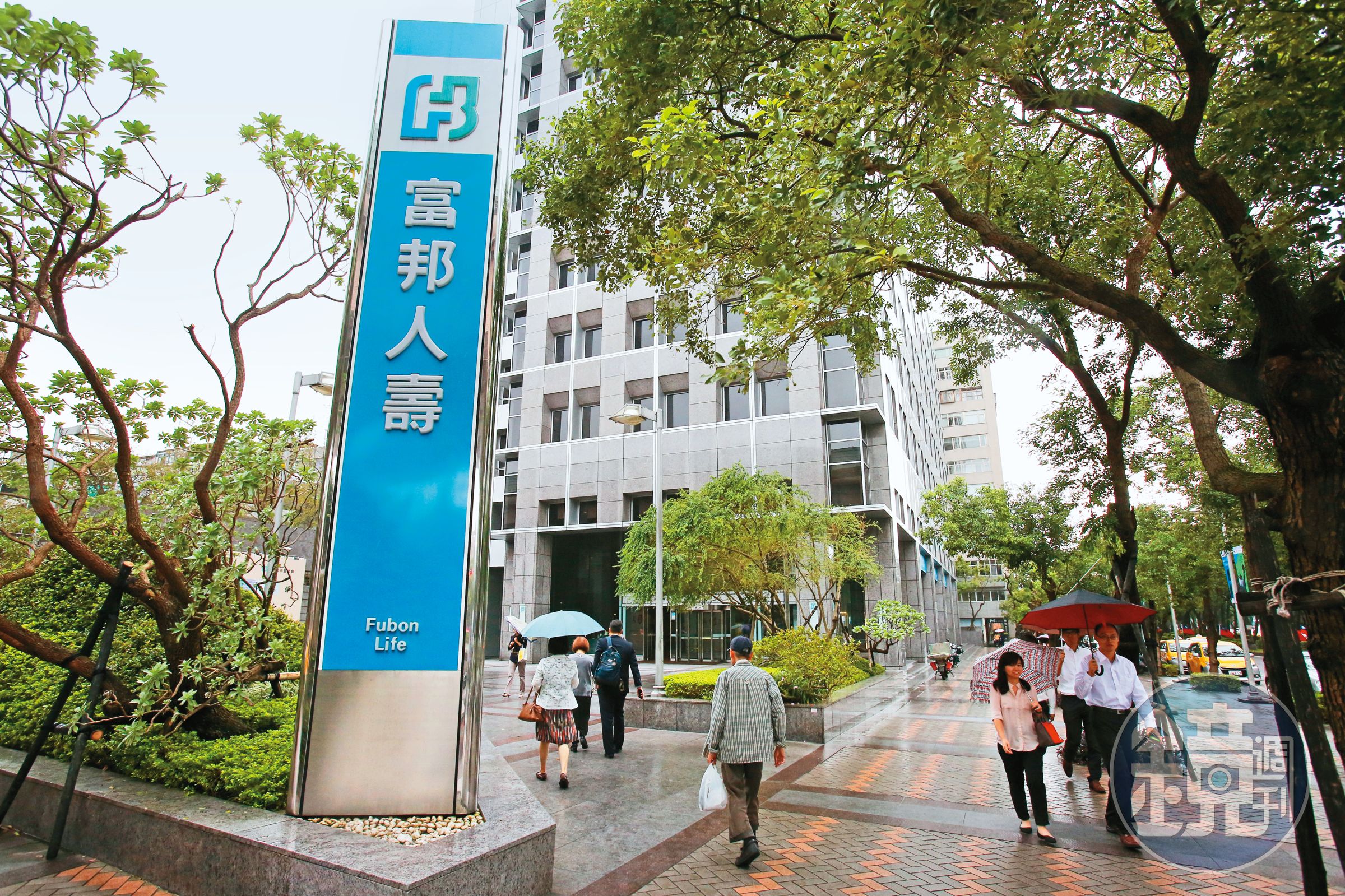 富邦人壽意外險在意外身故、住院、醫療上，都有保證續保機制。