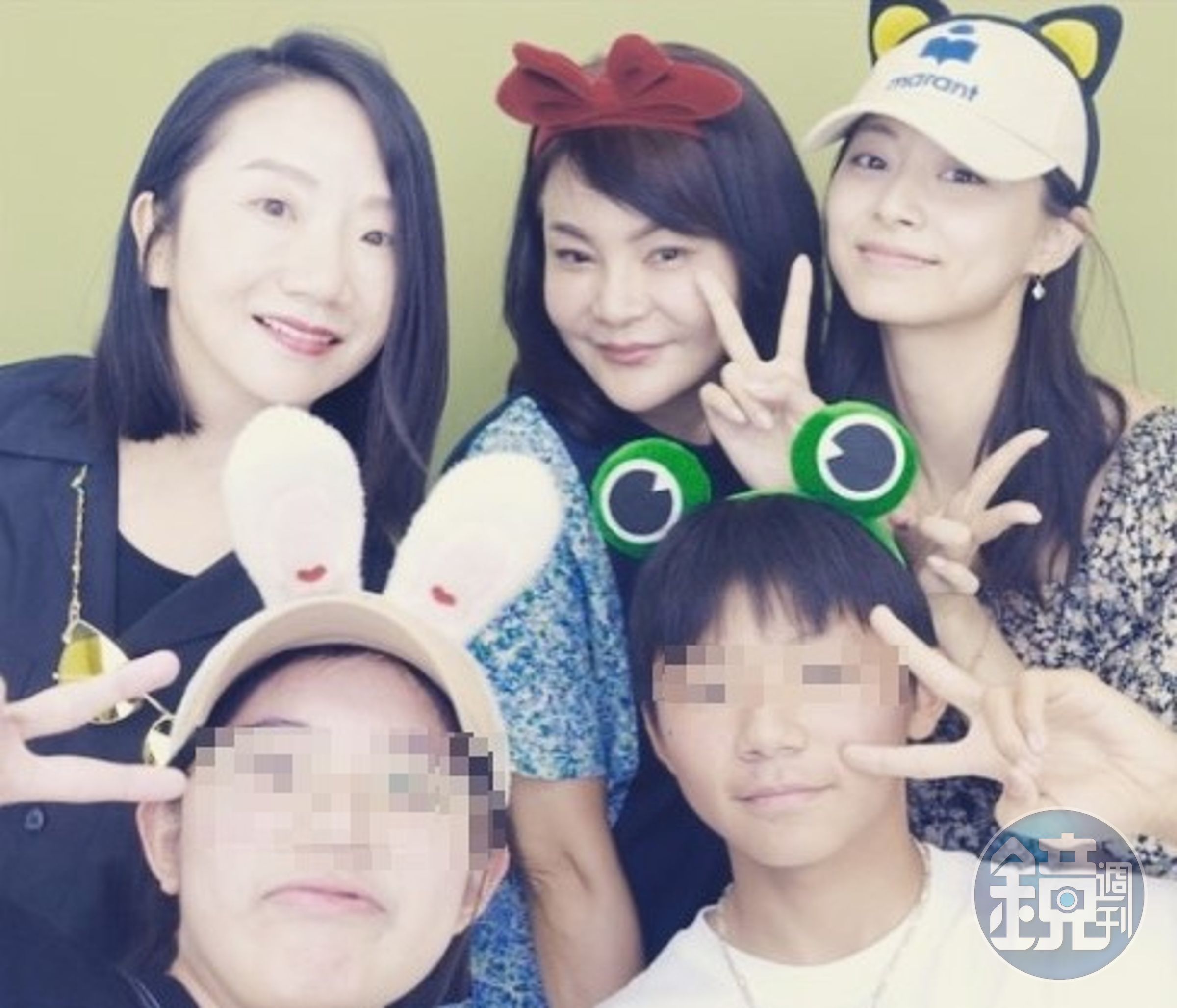 陶晶瑩一家人遊韓國,地陪竟然是周子瑜。(翻攝陶晶瑩臉書)