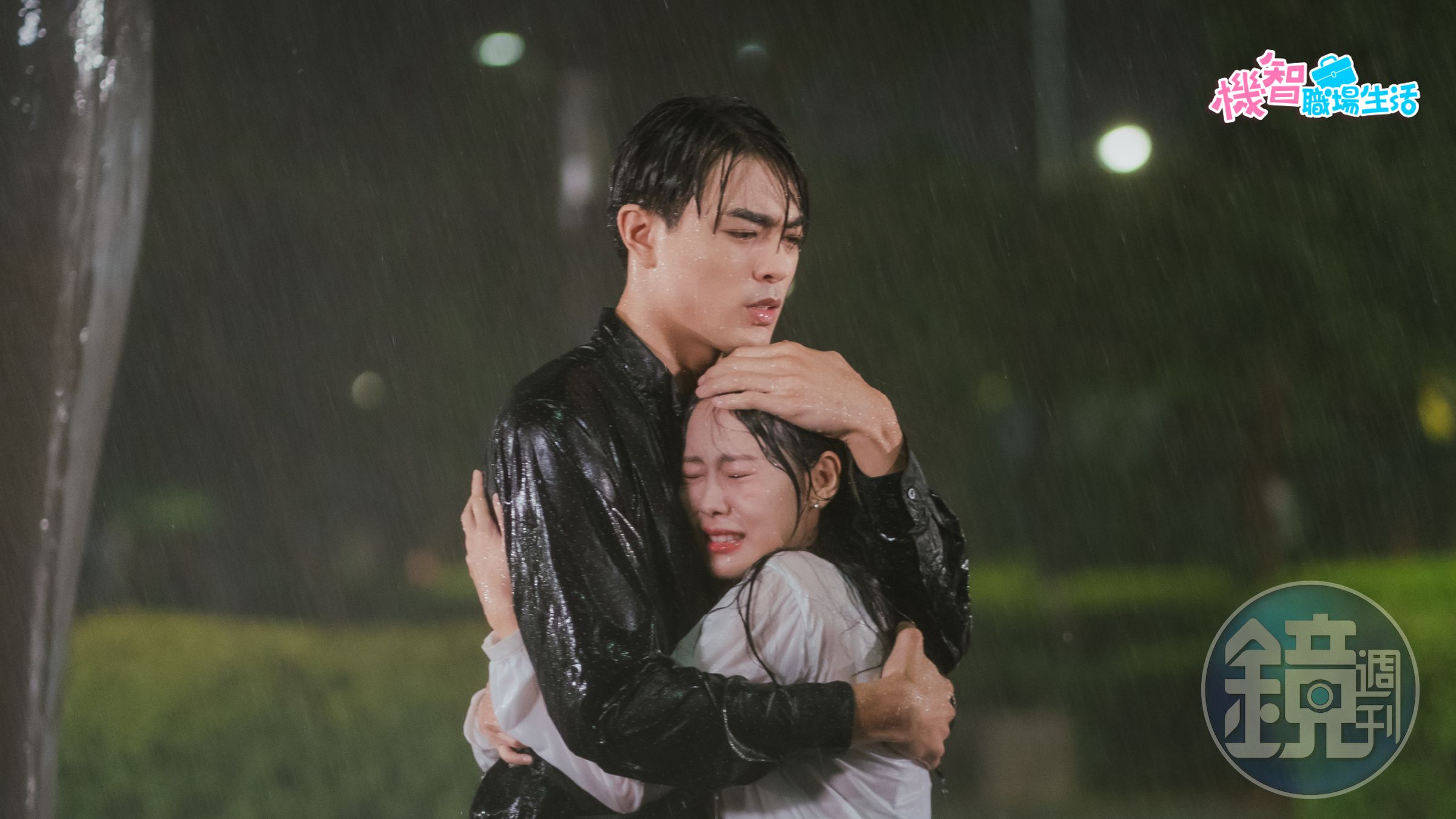 楊翹碩和孔令元在雨中浪漫擁抱。(LINE TV提供)