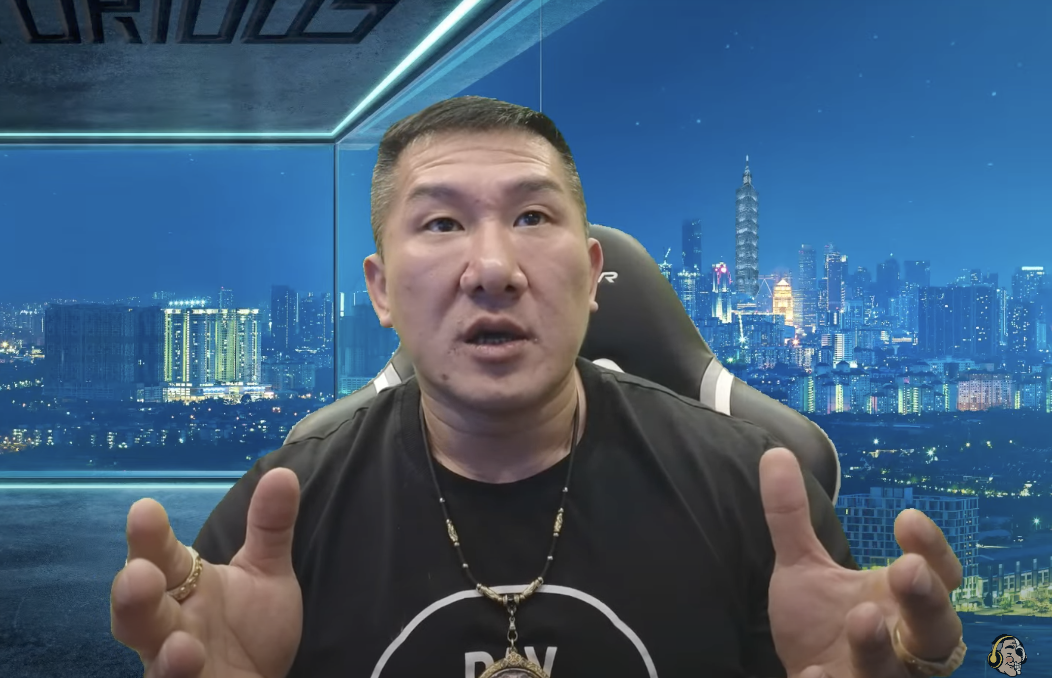 館長指控2020年自己遭槍擊，是民進黨所為。（翻攝「館長惡名昭彰」YouTube頻道）