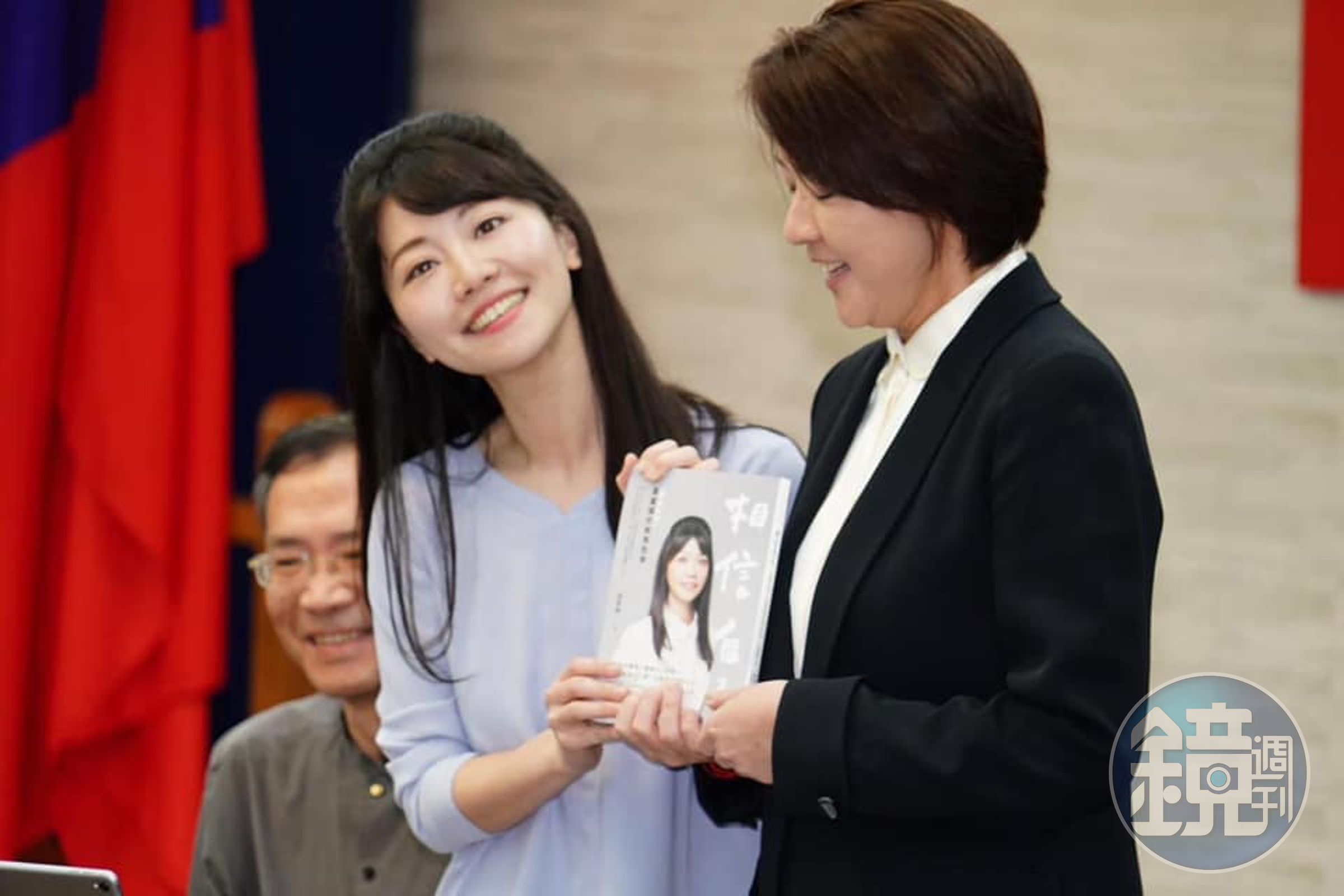 高嘉瑜自曝和黃珊珊有不少共同點,「我們都是北一女、台大法律系,我們生日只差一天。」(翻攝自高嘉瑜臉書)