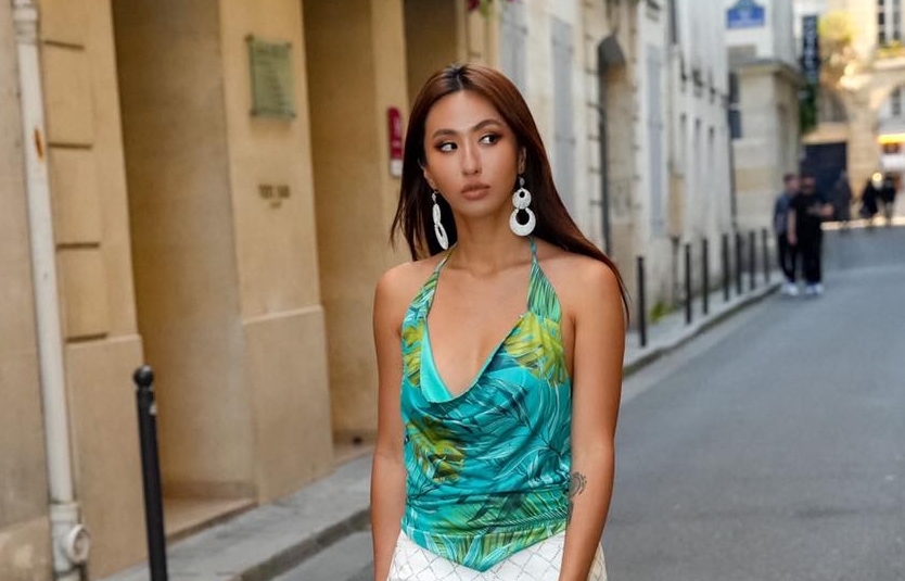 薔薔為拍影片經常帶著團隊出國旅遊。（翻攝自薔薔臉書）