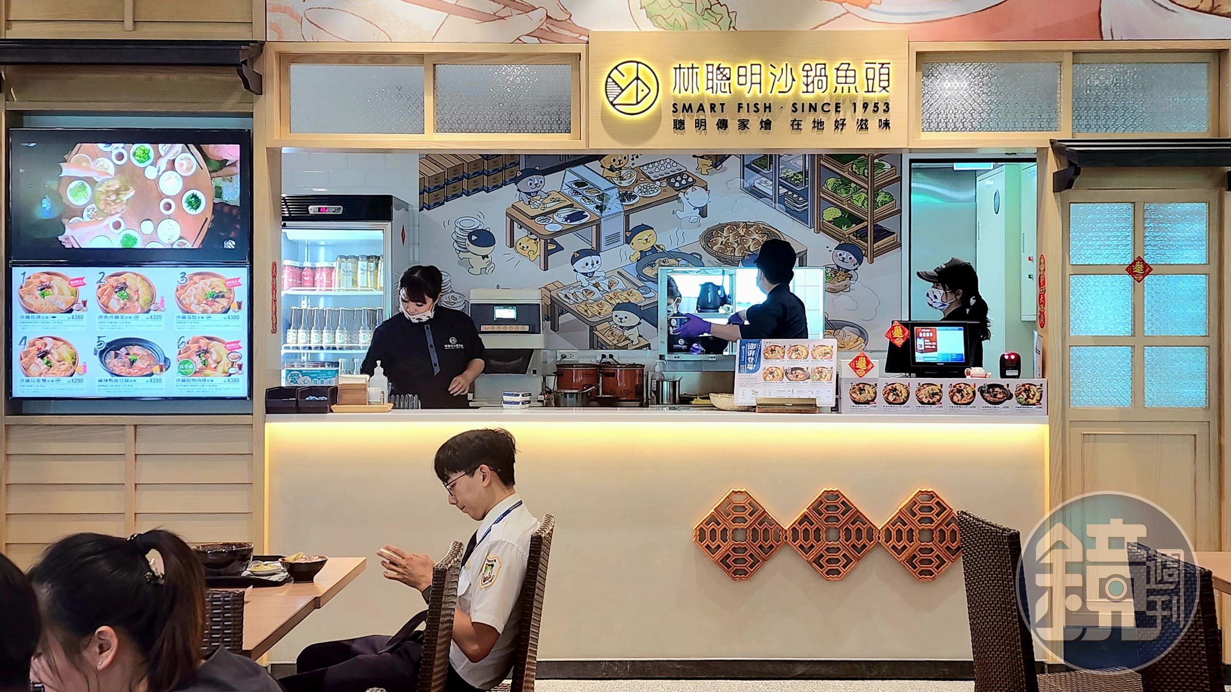 嘉義的知名小吃「林聰明沙鍋魚頭」宣布於8月13日起，進駐桃機第二航廈、由昇恆昌打造的「C3街口食趣主題候機室暨餐飲服務區」。（林聰明沙鍋魚頭提供）