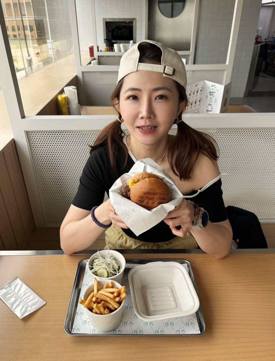 謝忻到香港餐廳吃飯後卻無法結帳。（翻攝自謝忻臉書）